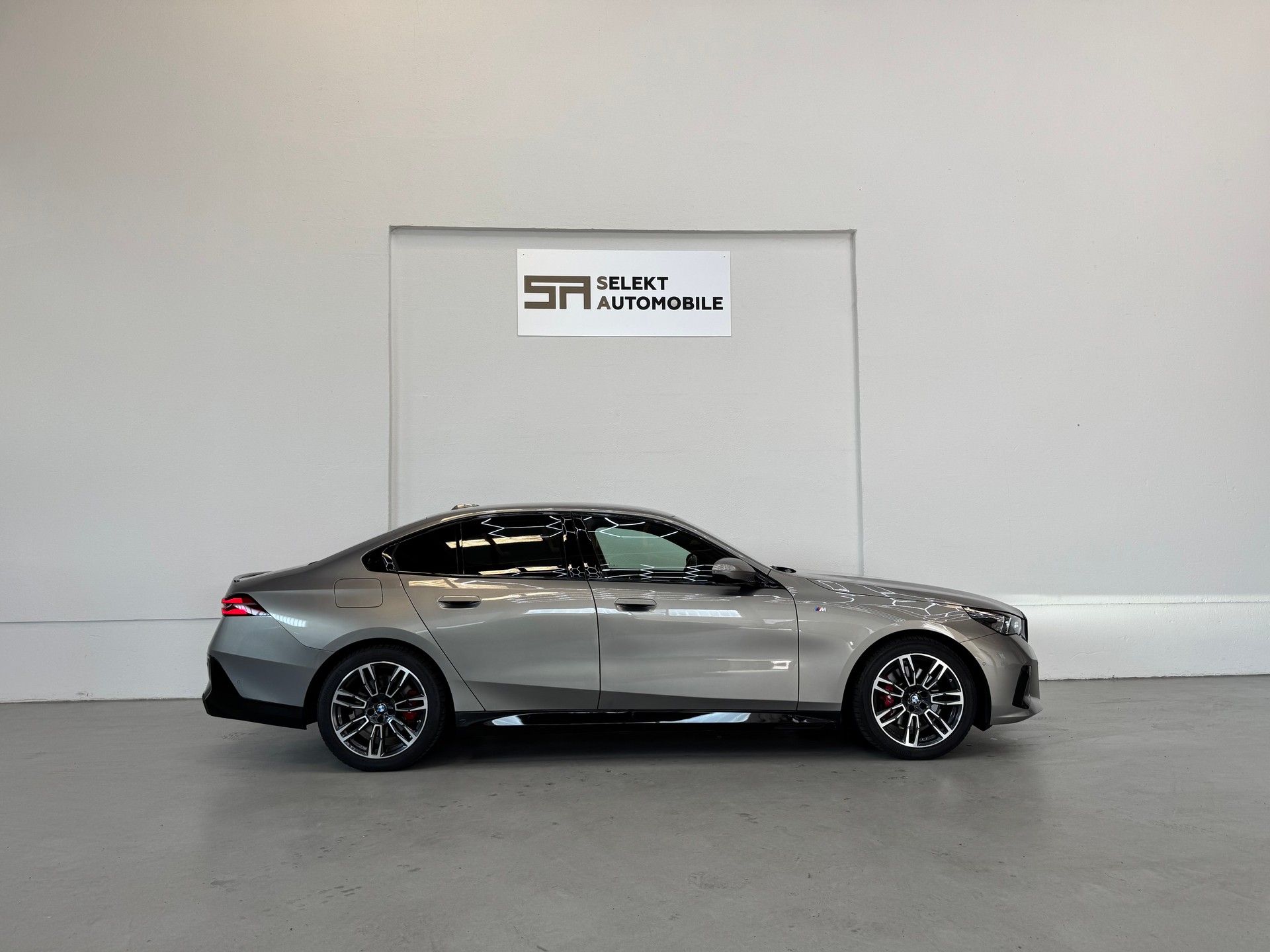 BMW 520d xDrive 48V M Sport Pro Steptronic-image-6