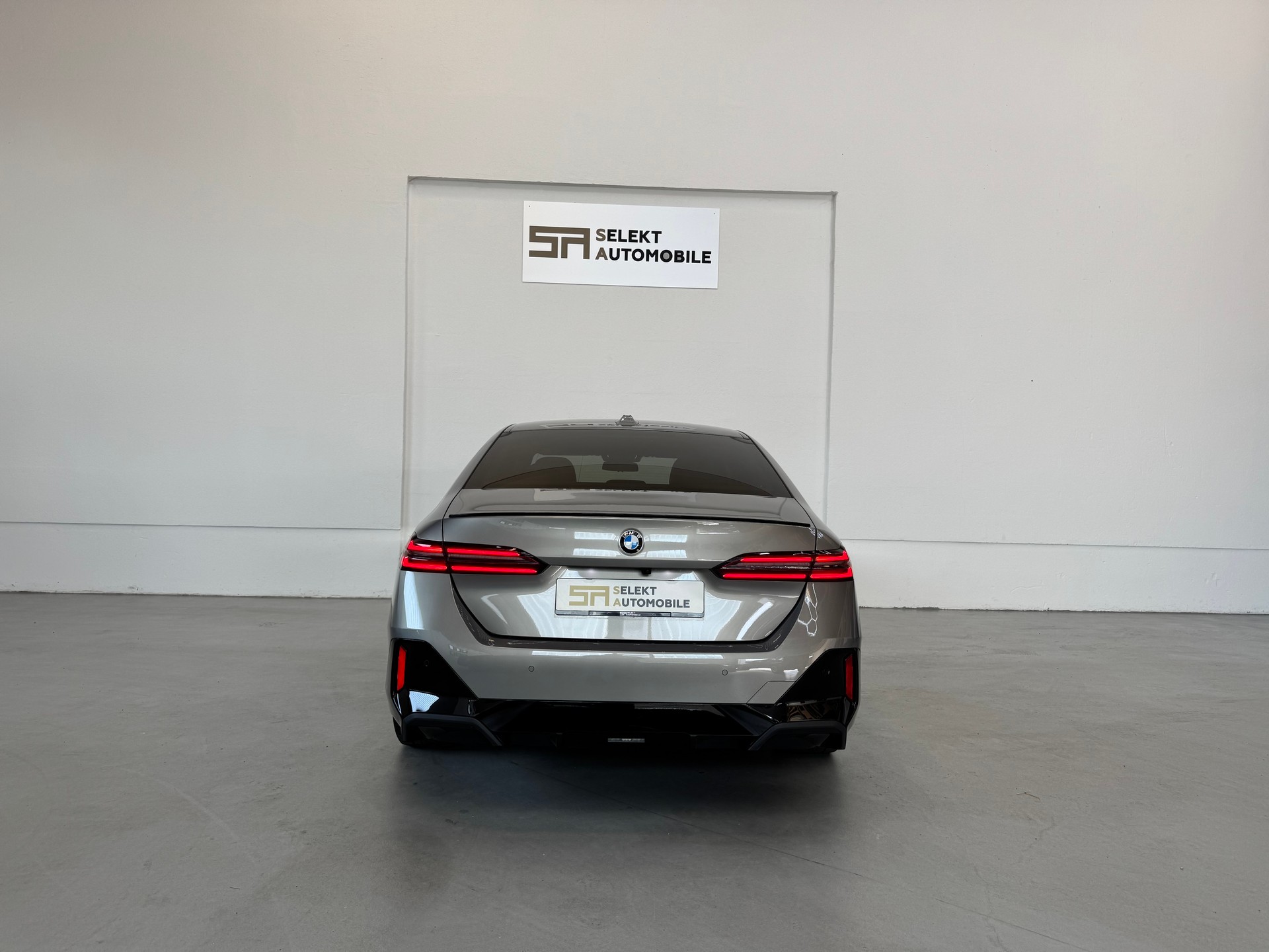 BMW 520d xDrive 48V M Sport Pro Steptronic-image-4