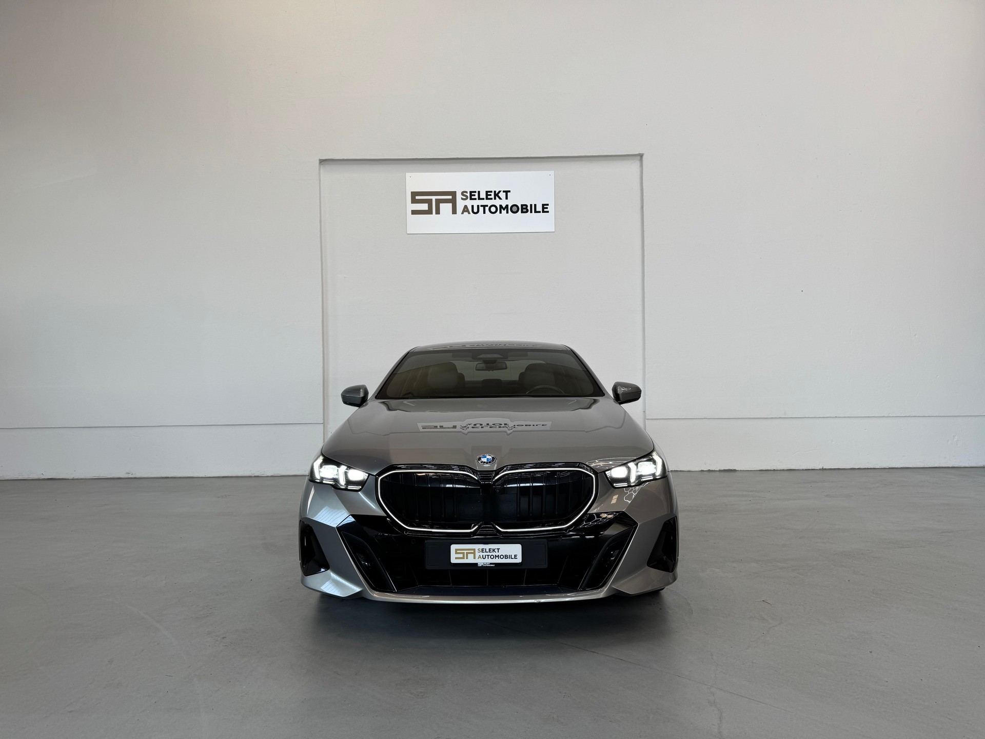 BMW 520d xDrive 48V M Sport Pro Steptronic-showroom-element-2