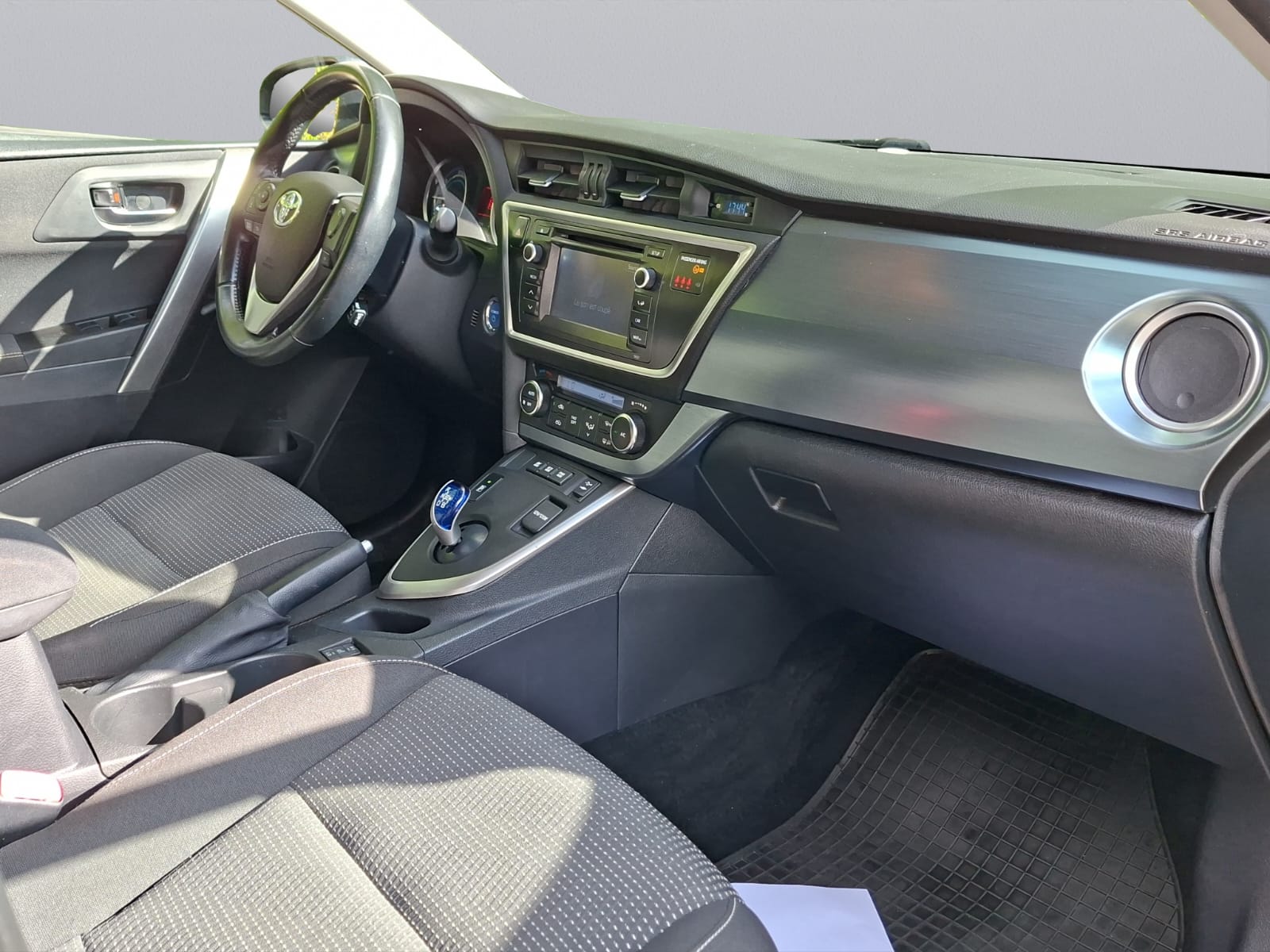 TOYOTA Auris 1.8 16V HSD Linea Luna-image-12