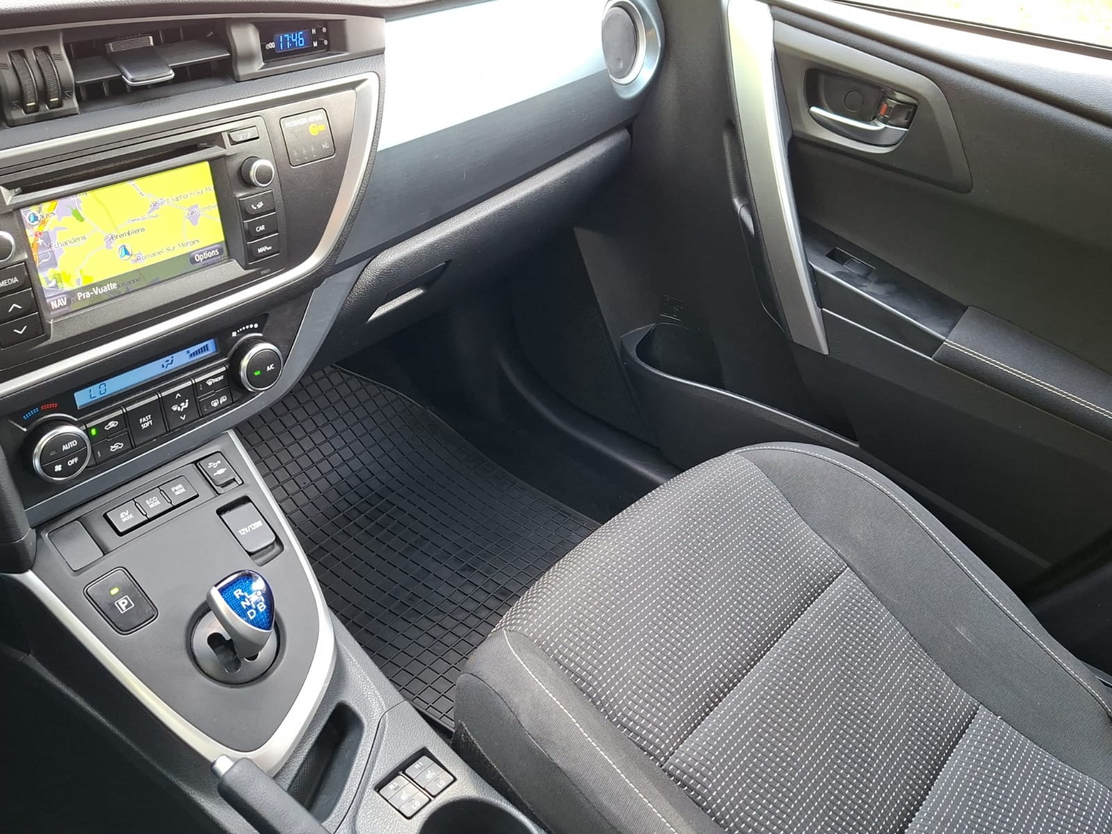 TOYOTA Auris 1.8 16V HSD Linea Luna-image-15