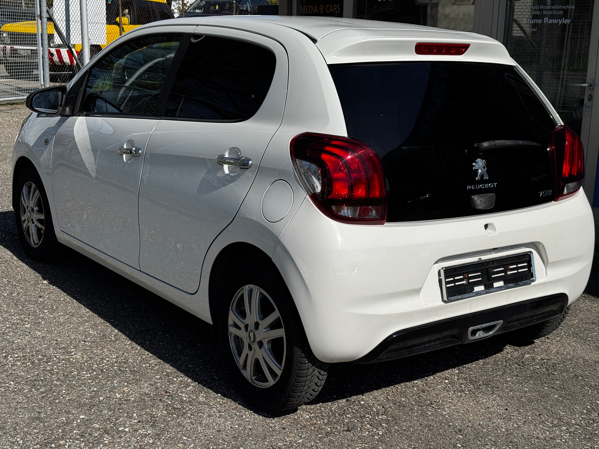 PEUGEOT 108 1.2 VTi Allure Top-image-5