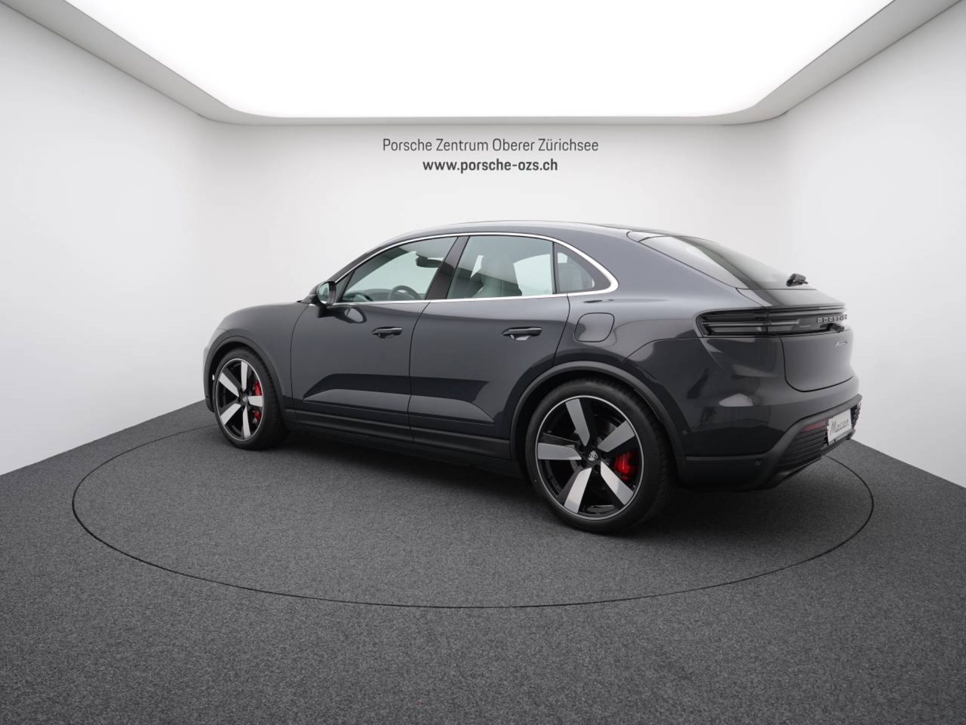 PORSCHE Macan 4S-showroom-element-2
