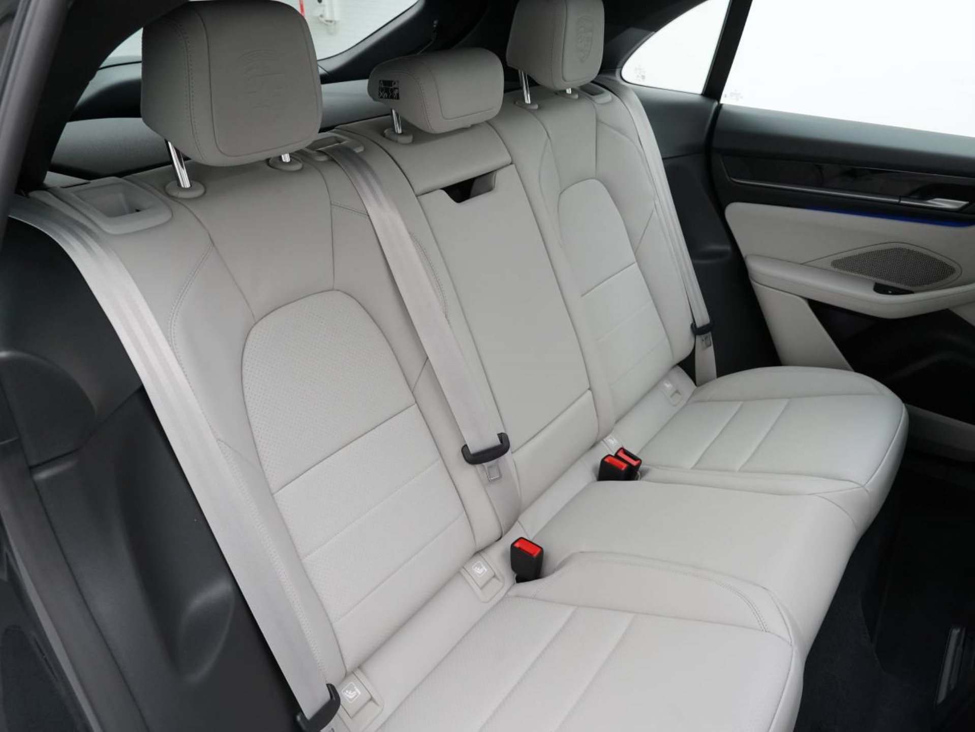 PORSCHE Macan 4S-image-30
