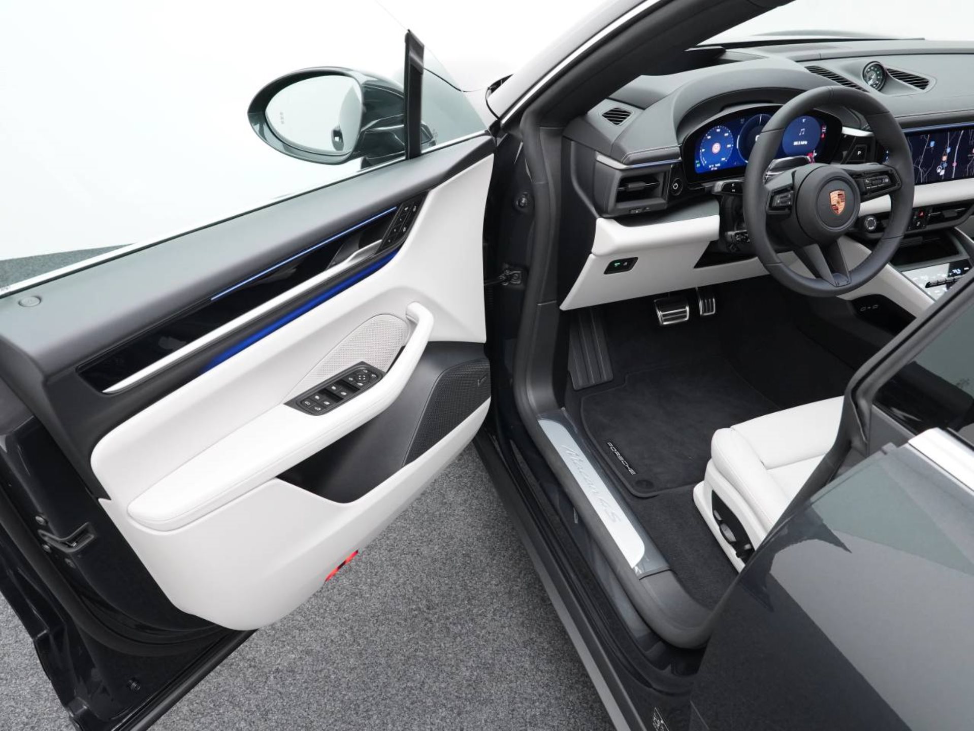 PORSCHE Macan 4S-showroom-element-3
