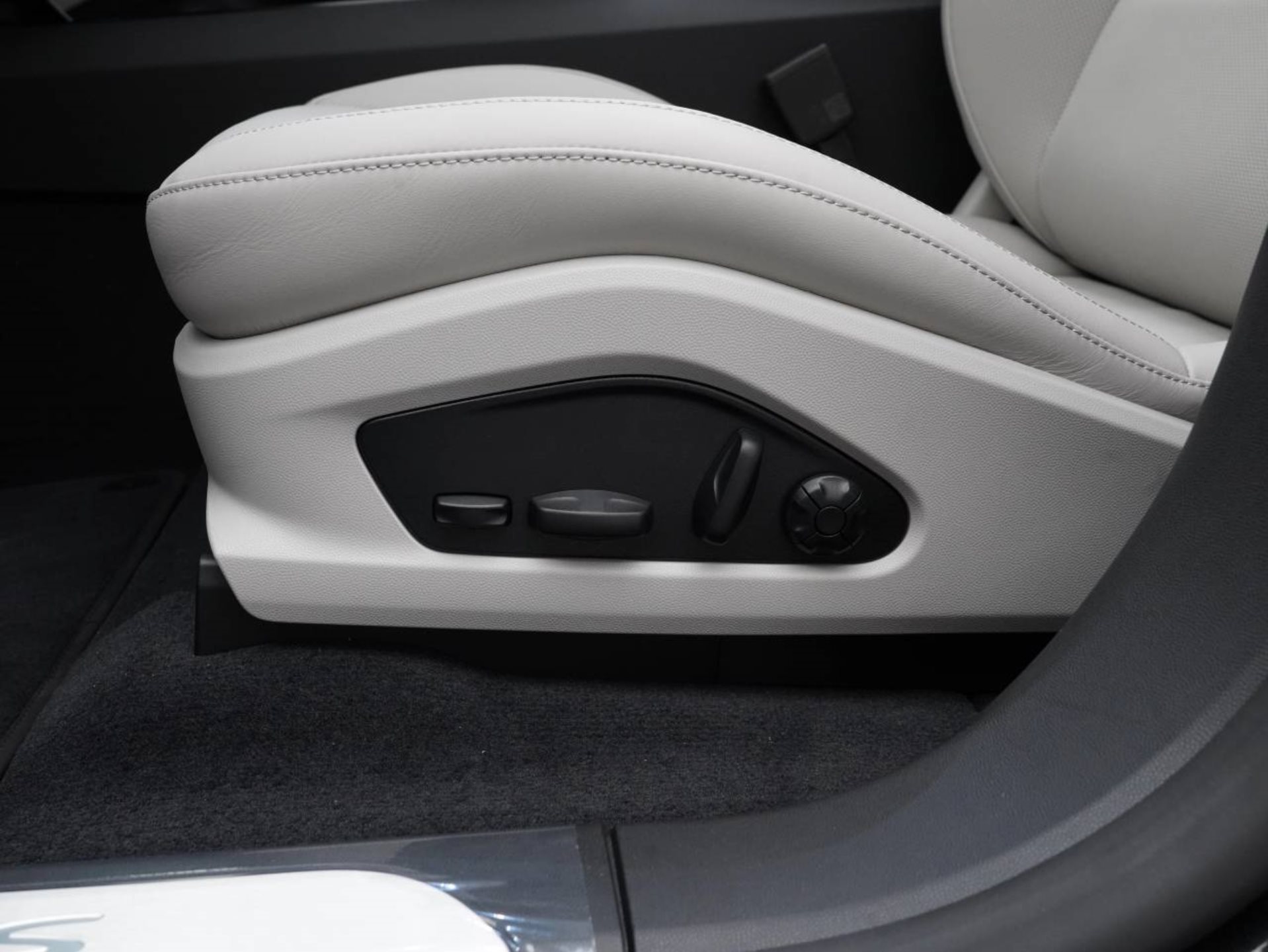 PORSCHE Macan 4S-image-22