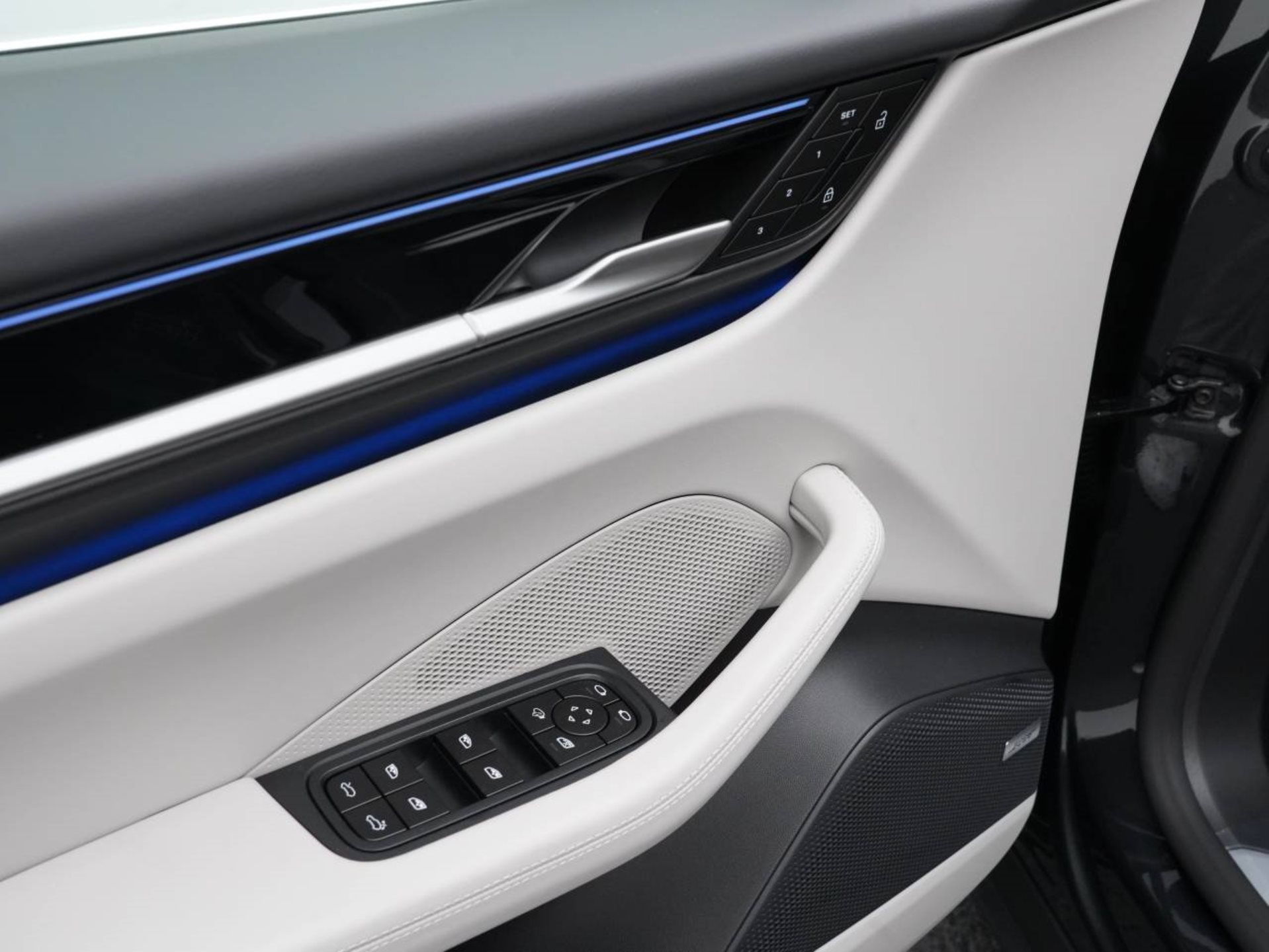 PORSCHE Macan 4S-image-21