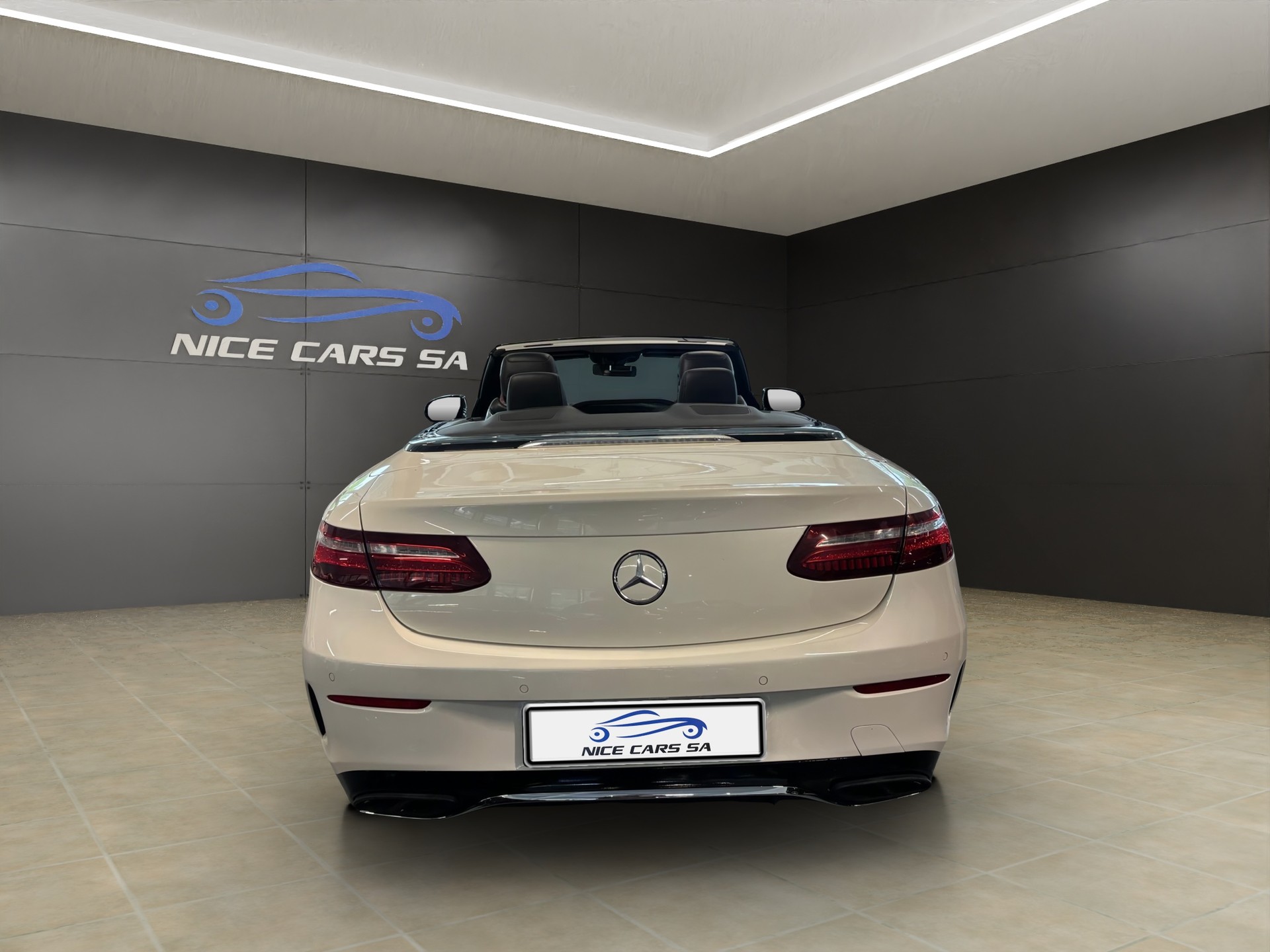 MERCEDES-BENZ E 400 Cabriolet AMG Line 4 Matic 9G-Tronic-showroom-element-3