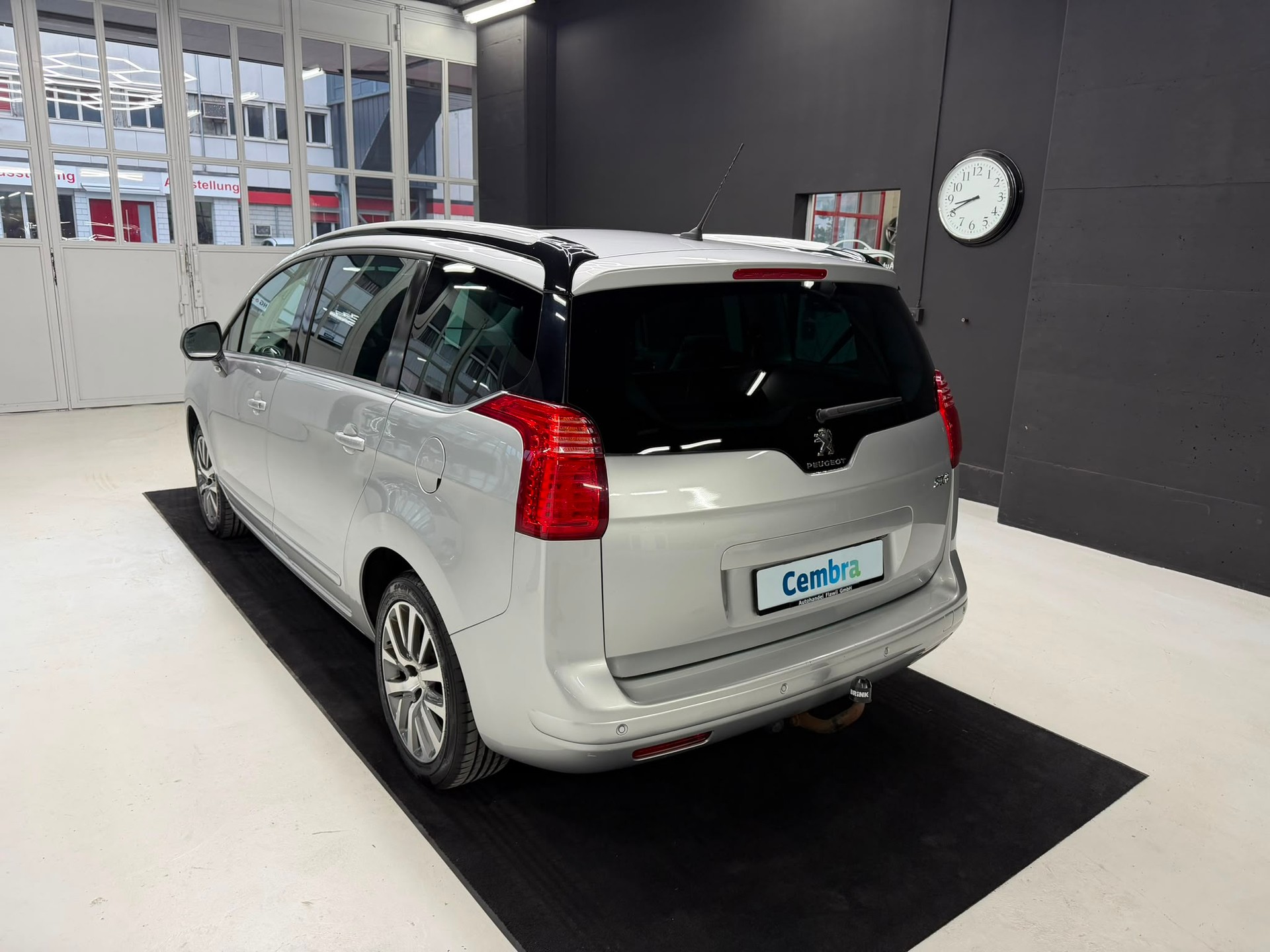 PEUGEOT 5008 1.6 THP Allure Tiptronic-image-13
