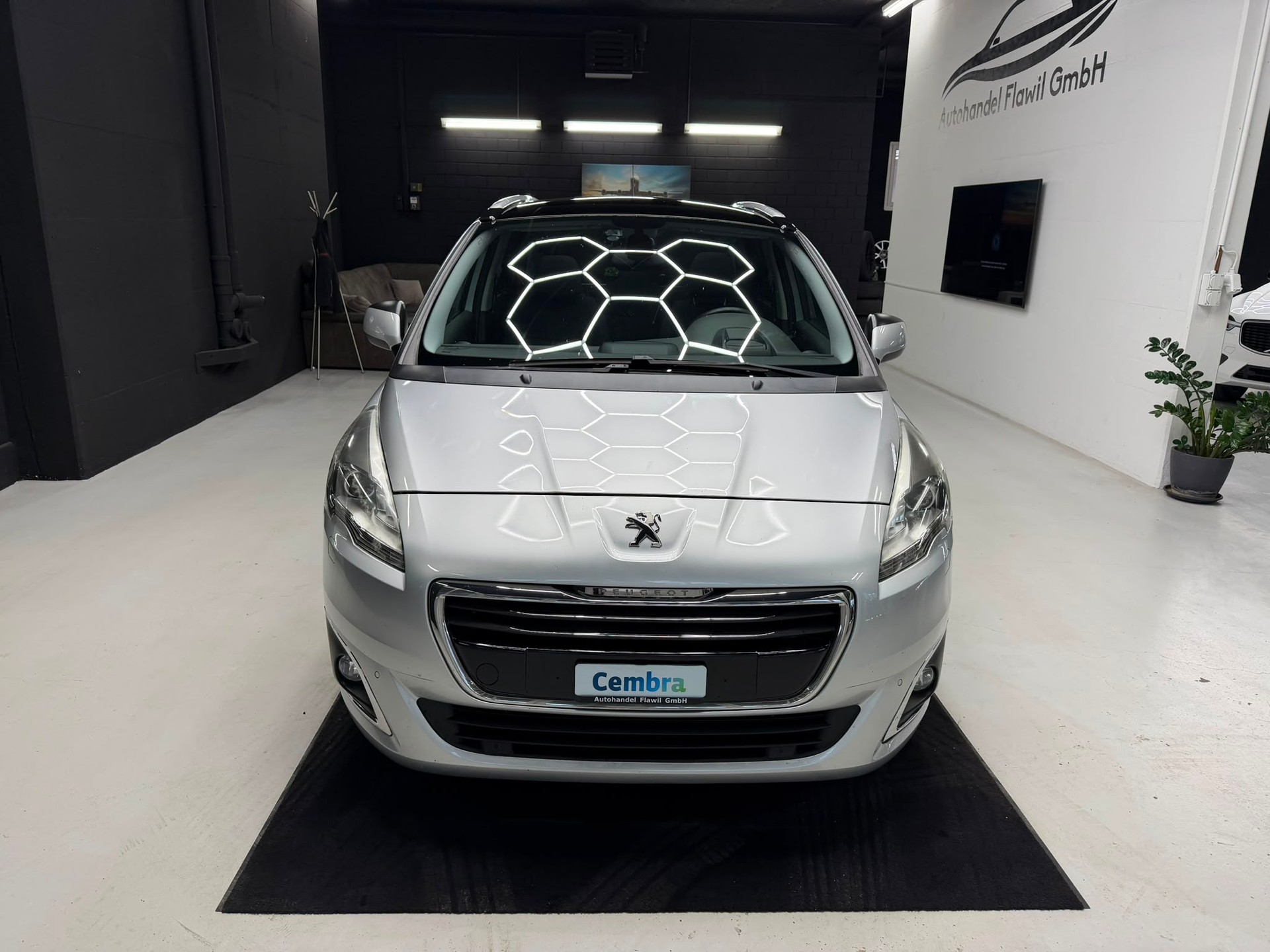 PEUGEOT 5008 1.6 THP Allure Tiptronic-showroom-element-1