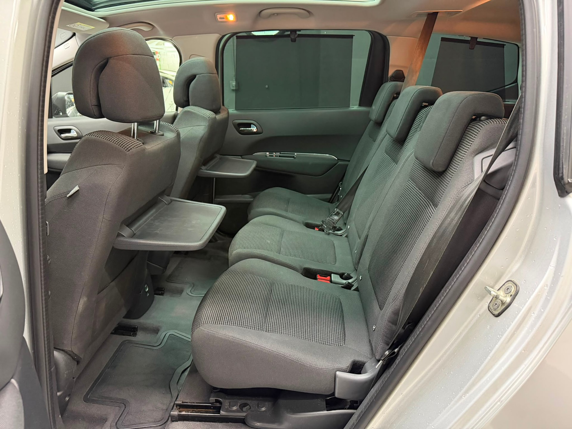 PEUGEOT 5008 1.6 THP Allure Tiptronic-image-10