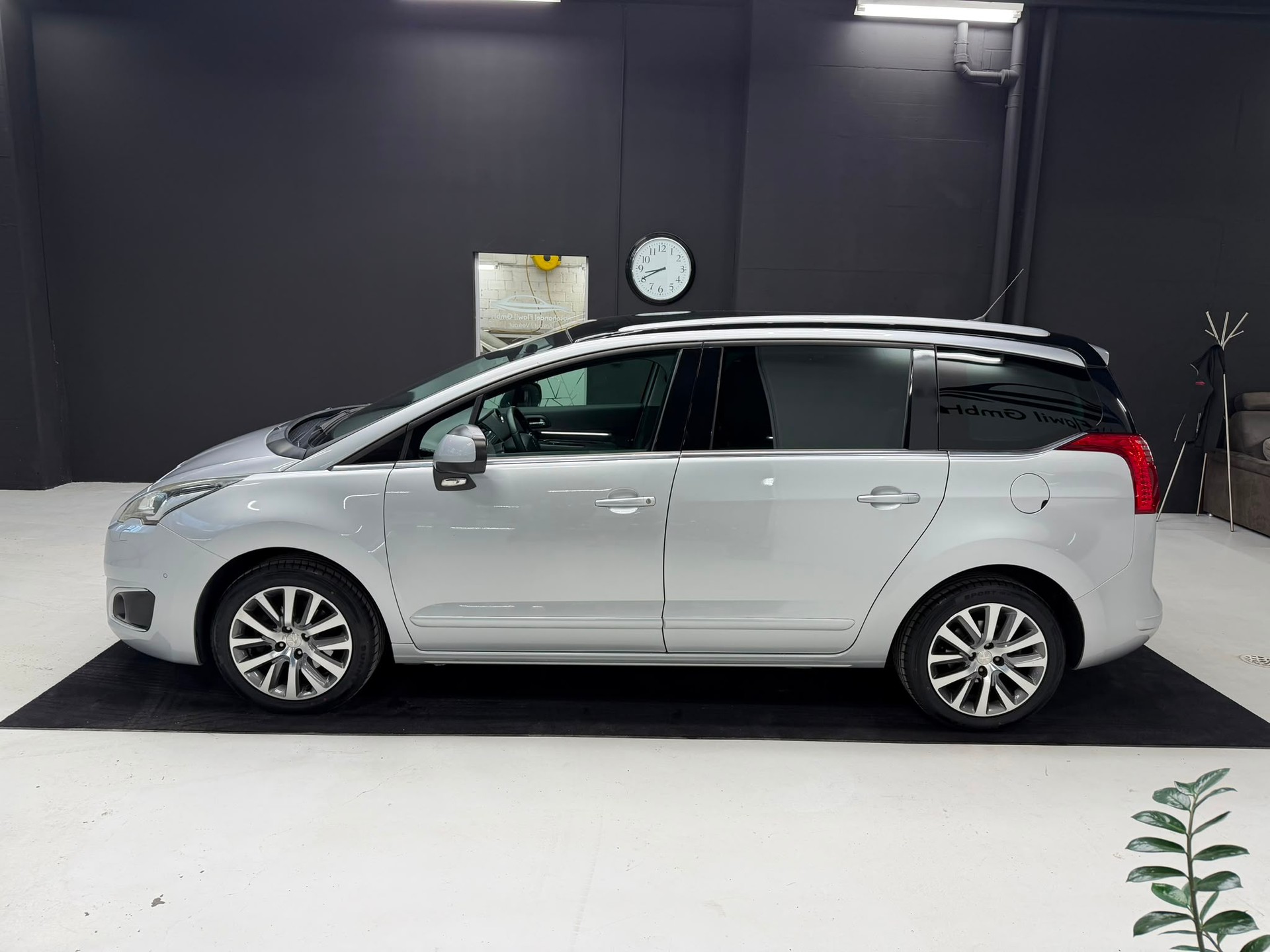 PEUGEOT 5008 1.6 THP Allure Tiptronic-showroom-element-3