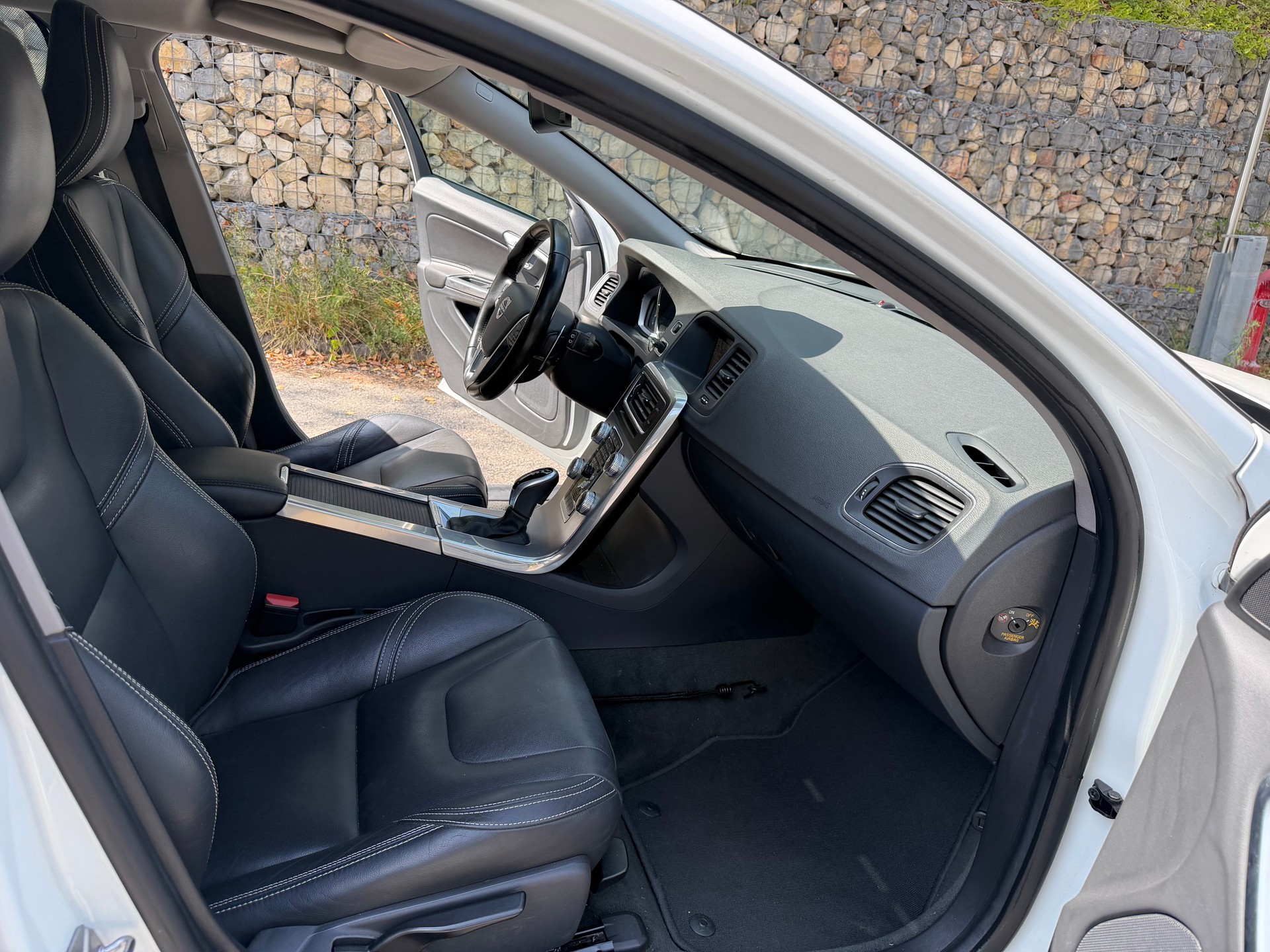 VOLVO V60 T6 AWD Summum Geartronic-image-8