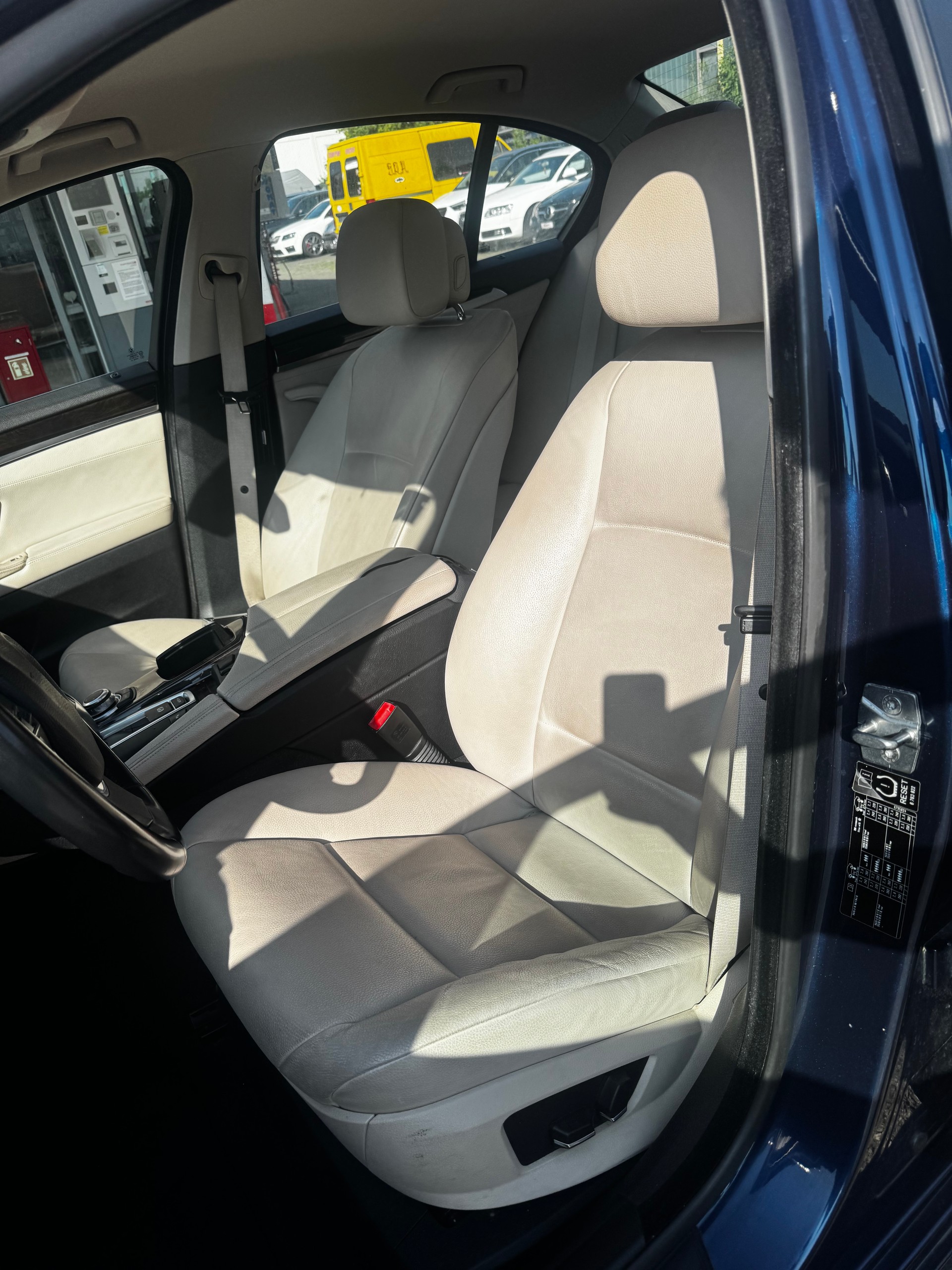 BMW 550i Steptronic-image-5