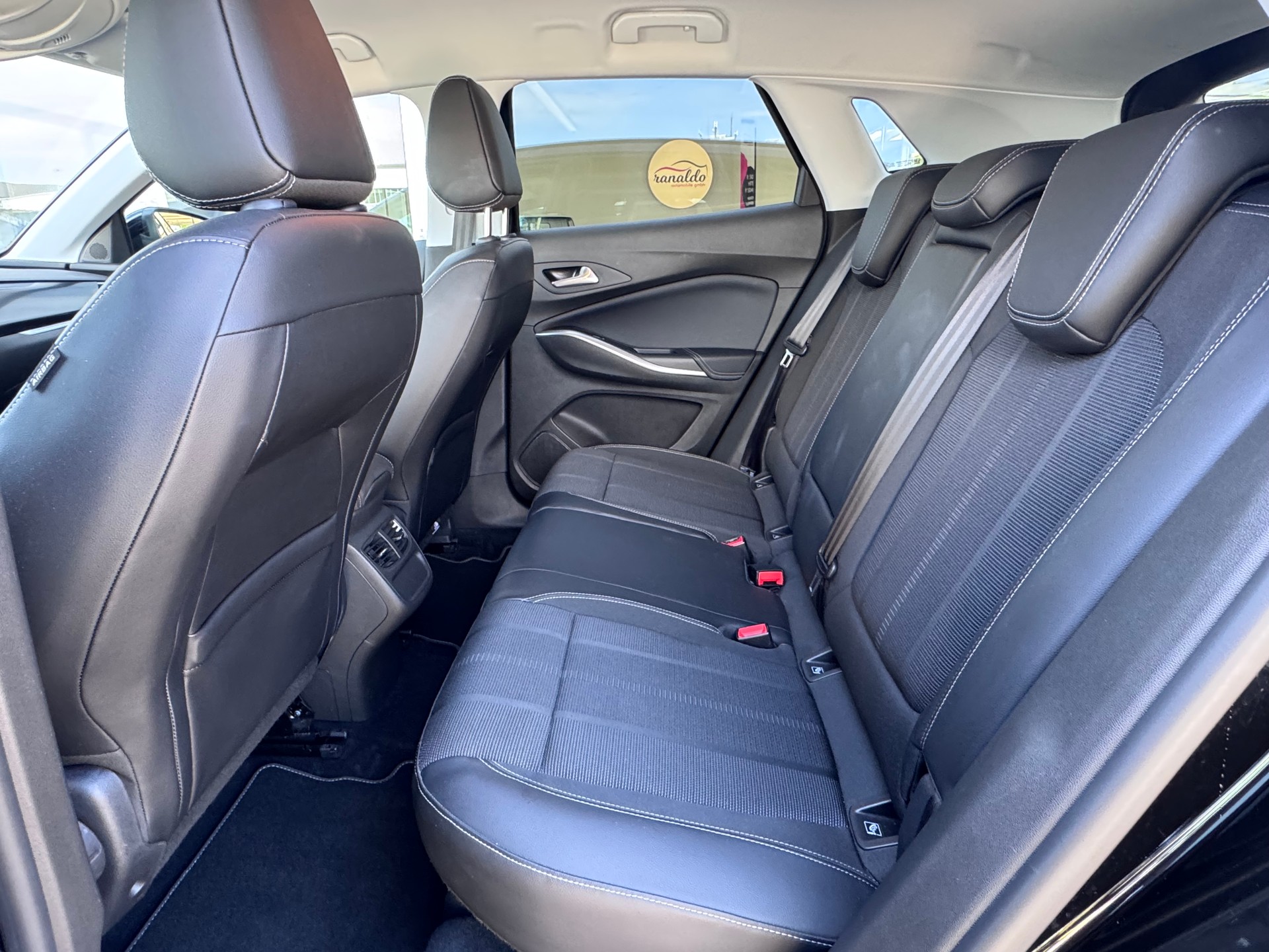 OPEL Grandland 1.2i TP GS Line+Automat+Navigation+Bluetooth+Rückfahrkamera+ACC+Getönte Scheiben+Sitz-/Lenkradheizung+LED +-image-9