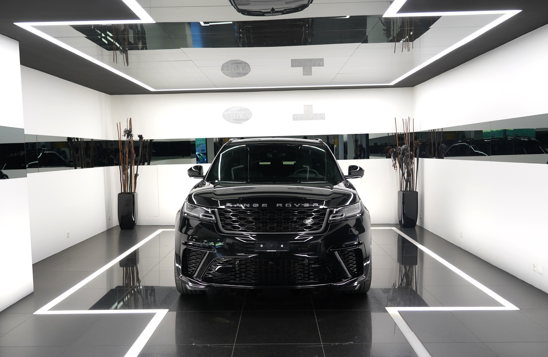 LAND ROVER RR Velar SVA-D-showroom-element-2