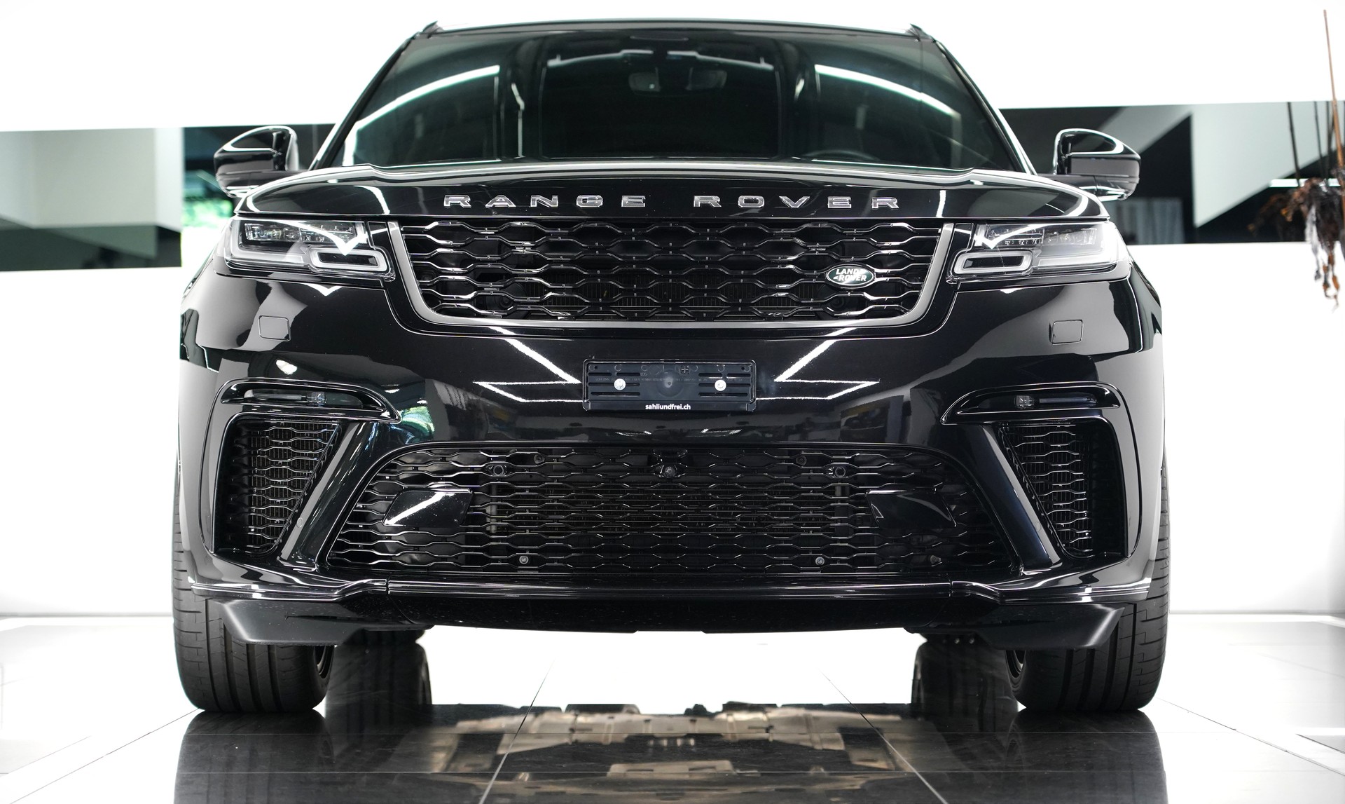 LAND ROVER RR Velar SVA-D-showroom-element-3