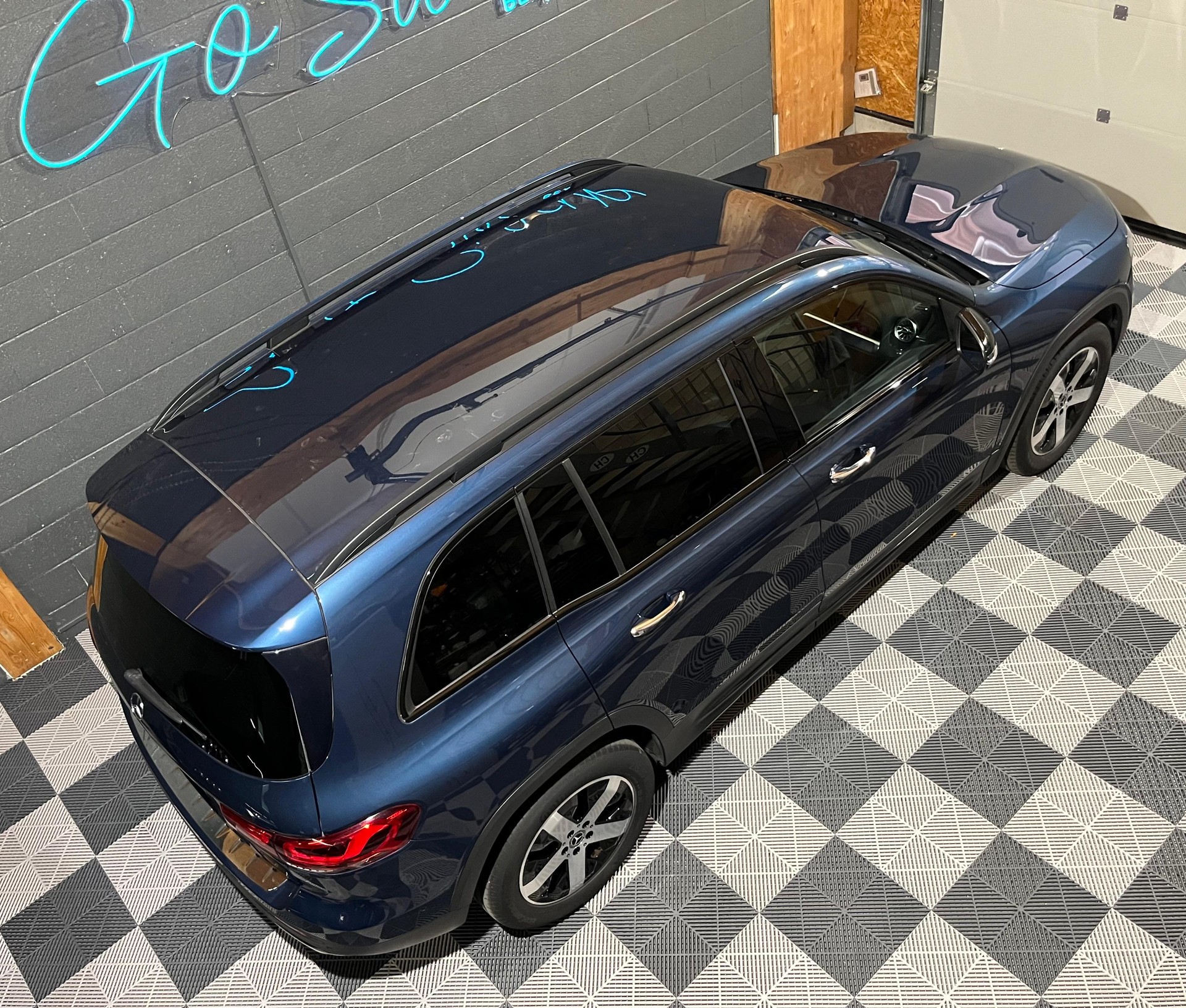 MERCEDES-BENZ GLB 250 4Matic Progressive 8G-Tronic-showroom-element-2