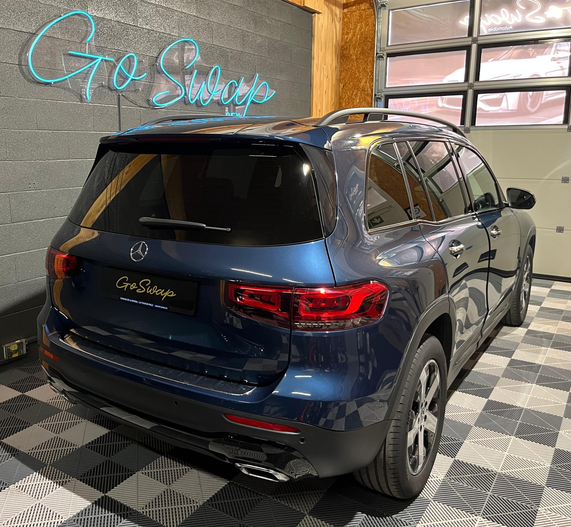 MERCEDES-BENZ GLB 250 4Matic Progressive 8G-Tronic-showroom-element-3