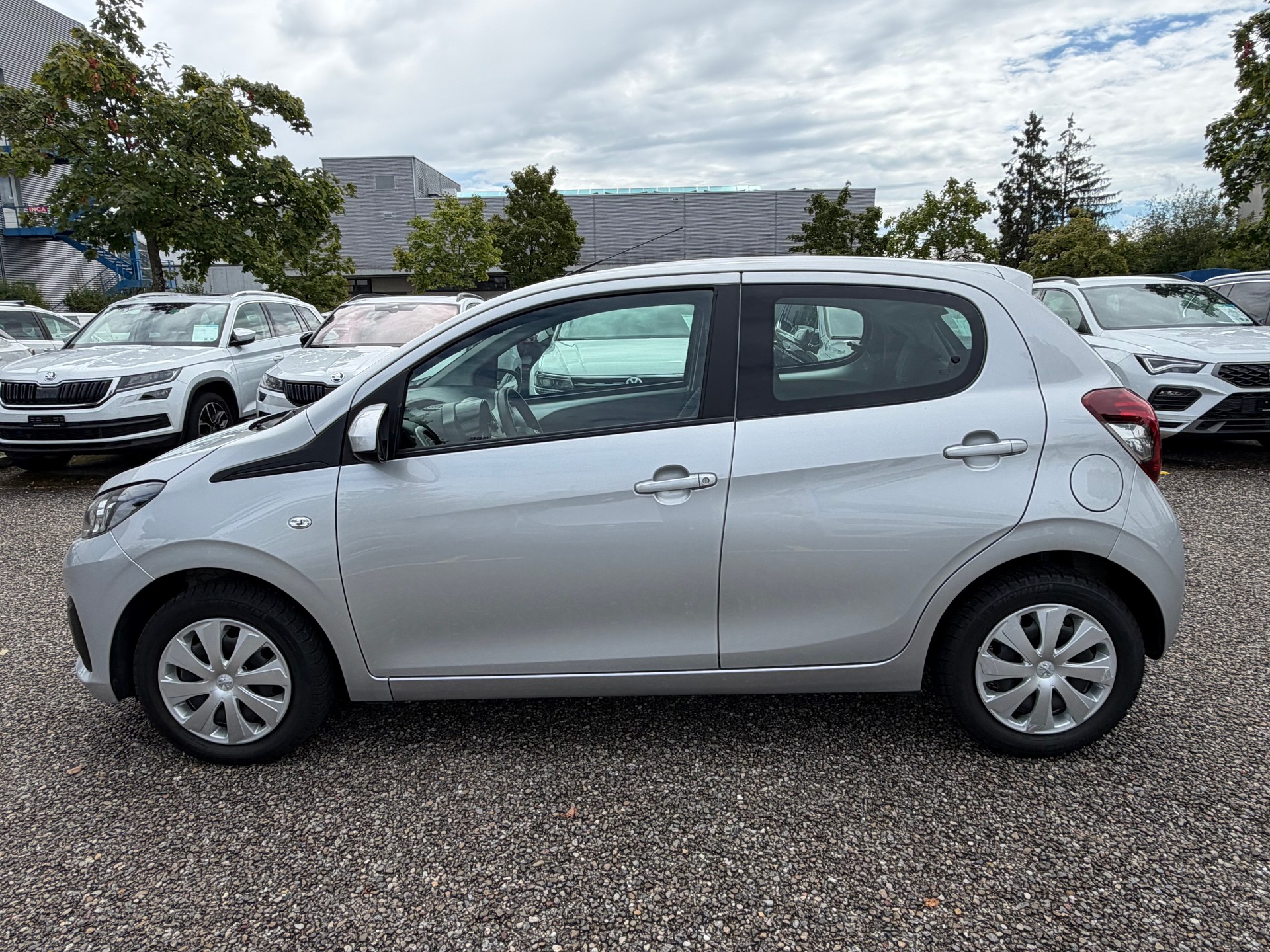 PEUGEOT 108 1.0 VTi Envy-image-7