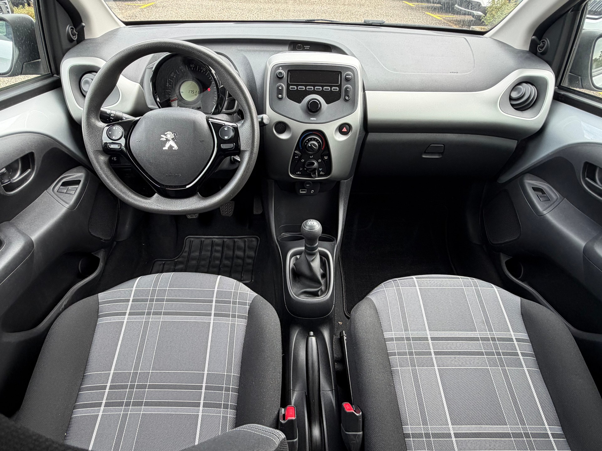 PEUGEOT 108 1.0 VTi Envy-image-11