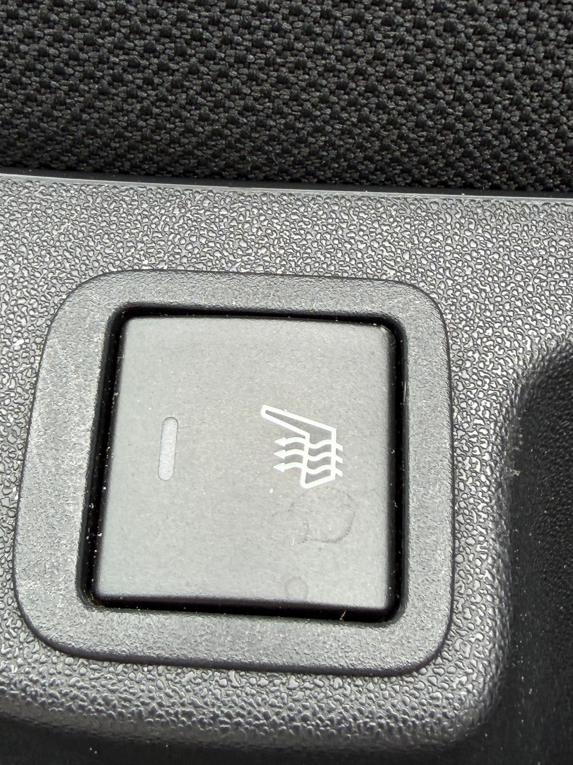 PEUGEOT 108 1.0 VTi Envy-image-10