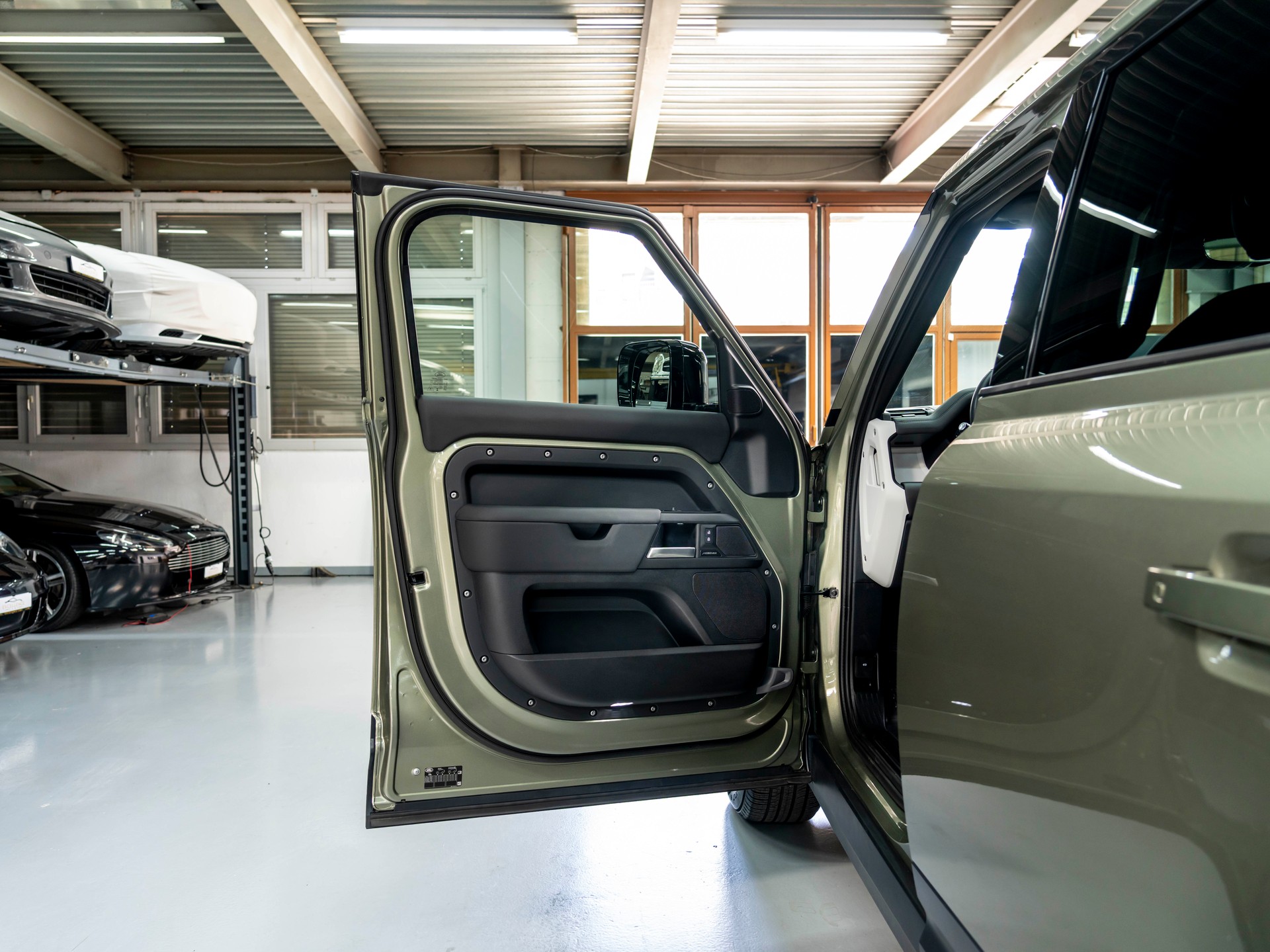 LAND ROVER Defender 110 3.0 D I6 250 S AWD AT8-image-29