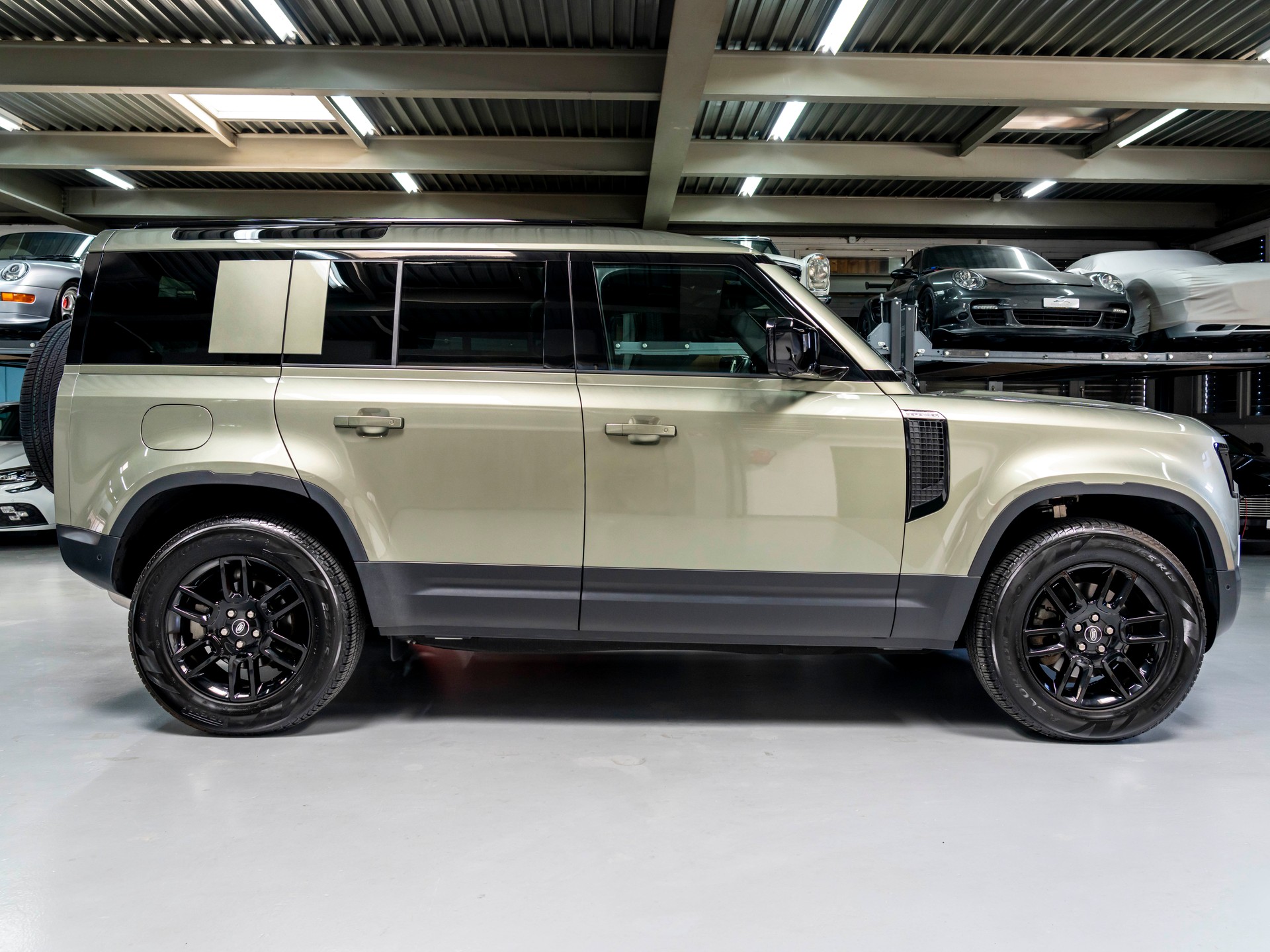 LAND ROVER Defender 110 3.0 D I6 250 S AWD AT8-image-7