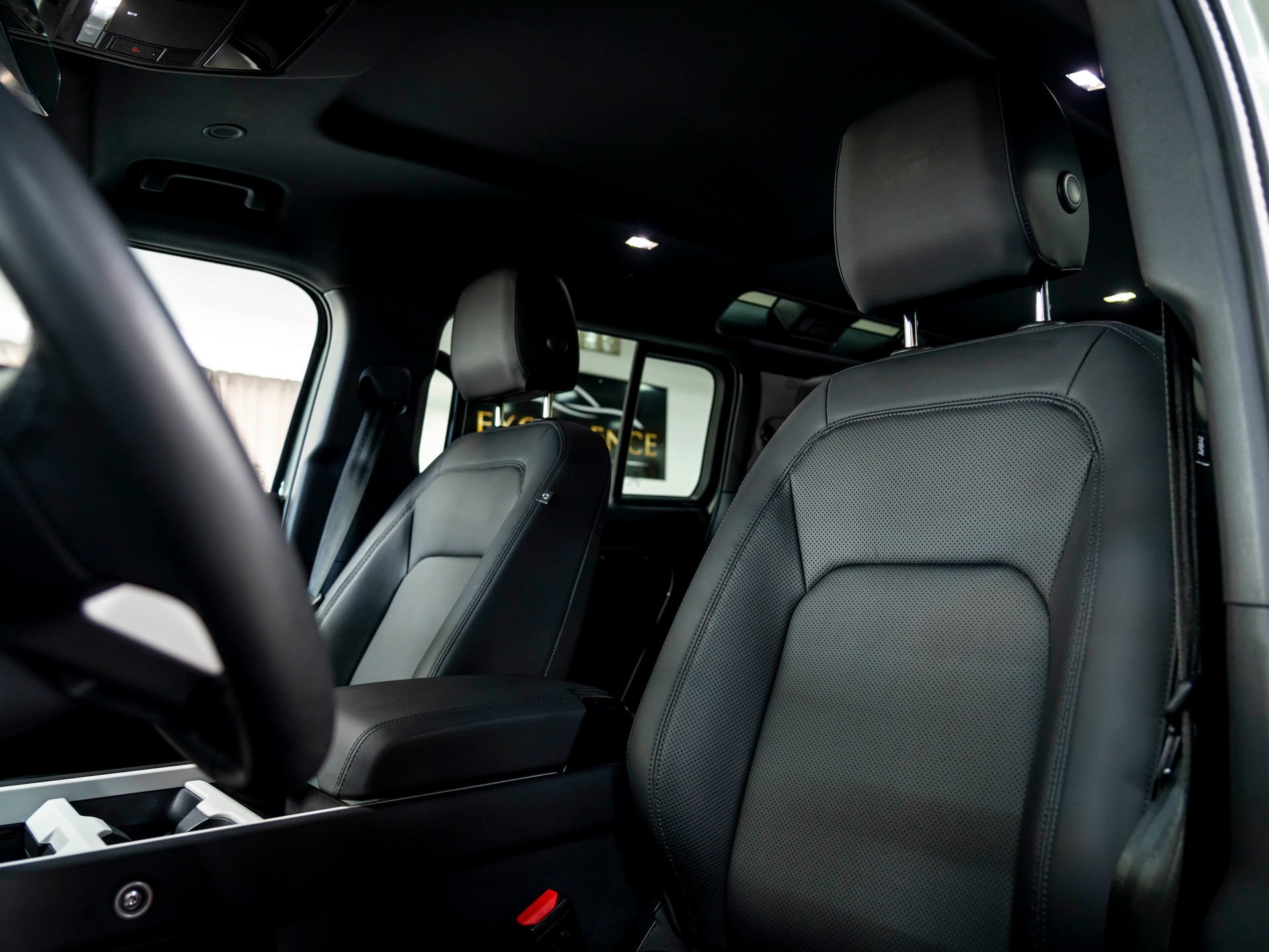 LAND ROVER Defender 110 3.0 D I6 250 S AWD AT8-image-26