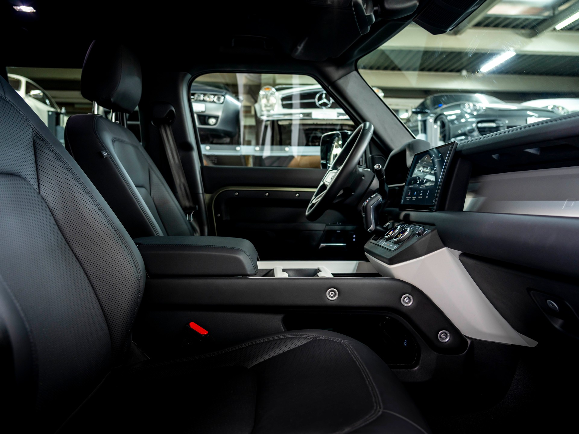 LAND ROVER Defender 110 3.0 D I6 250 S AWD AT8-image-19