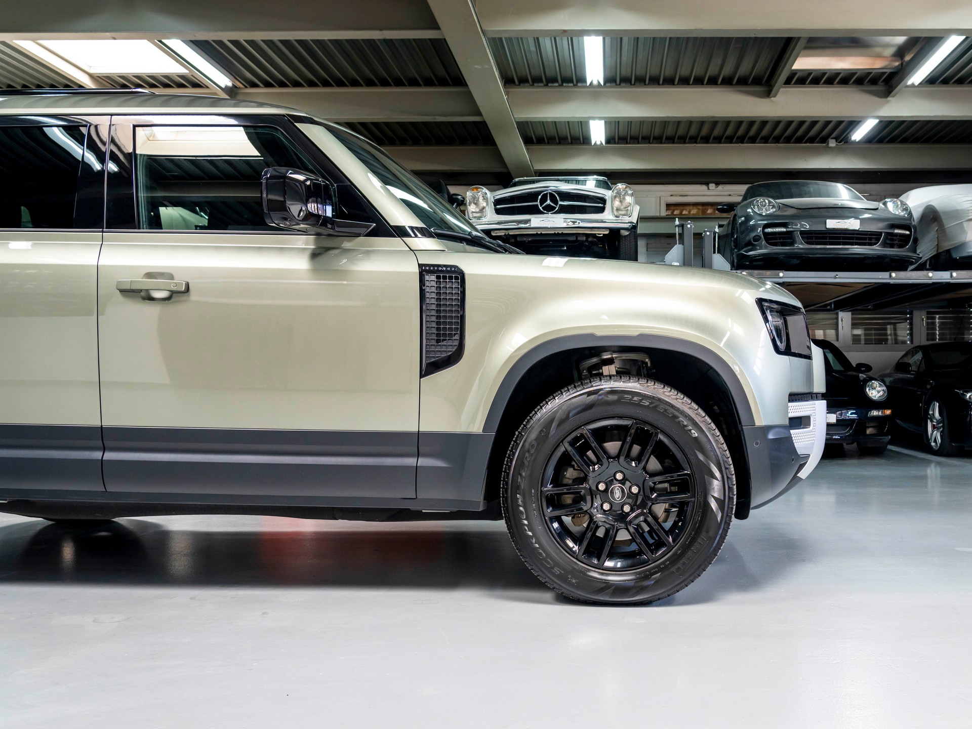 LAND ROVER Defender 110 3.0 D I6 250 S AWD AT8-image-10