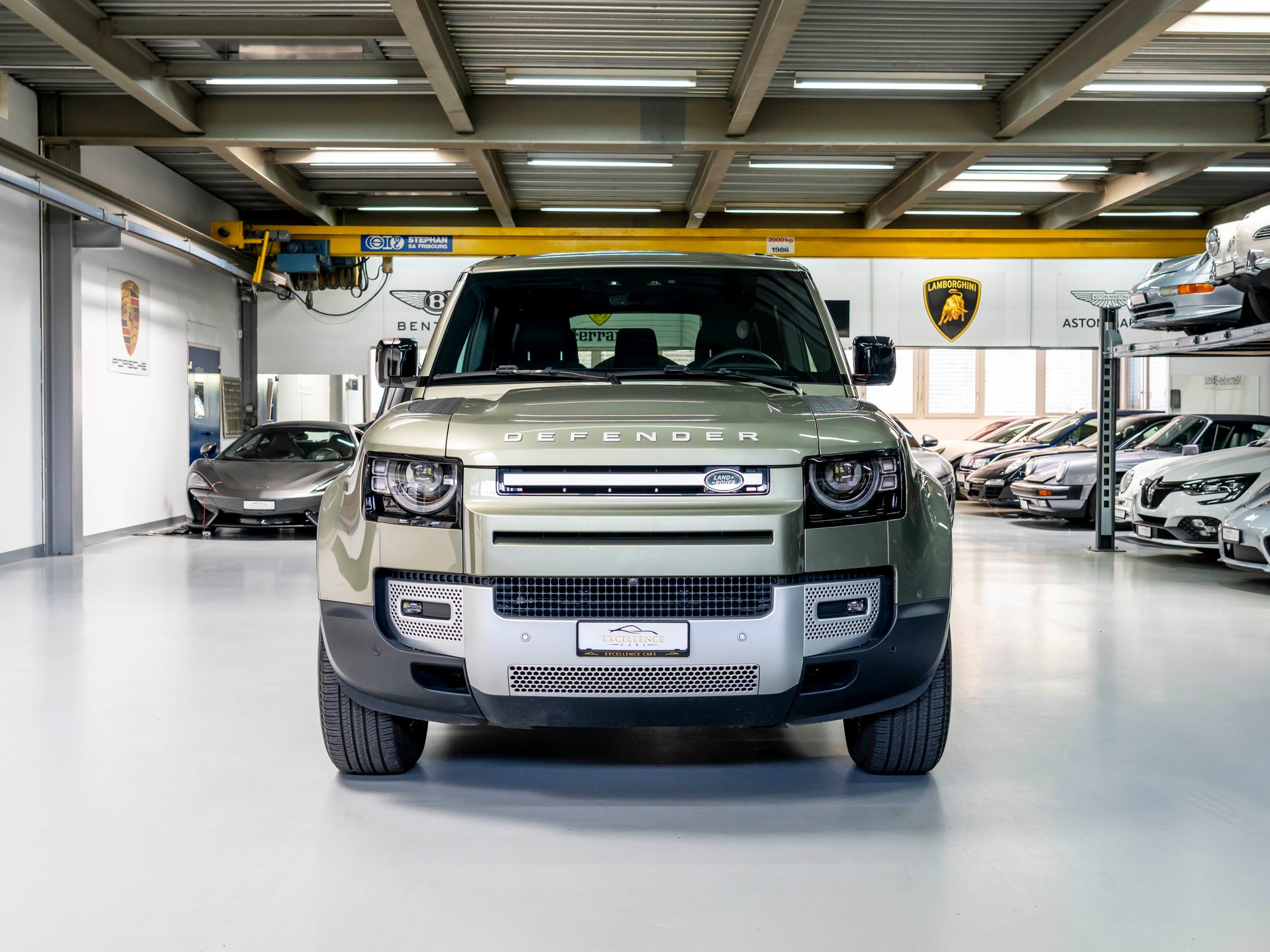 LAND ROVER Defender 110 3.0 D I6 250 S AWD AT8-showroom-element-1