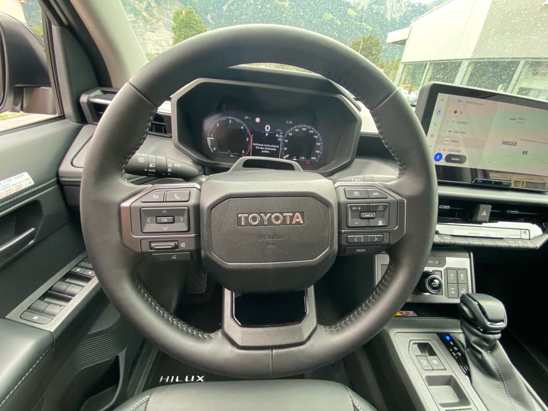 TOYOTA Hilux 2.8d MHEV Style Double Cab 4x4-image-15
