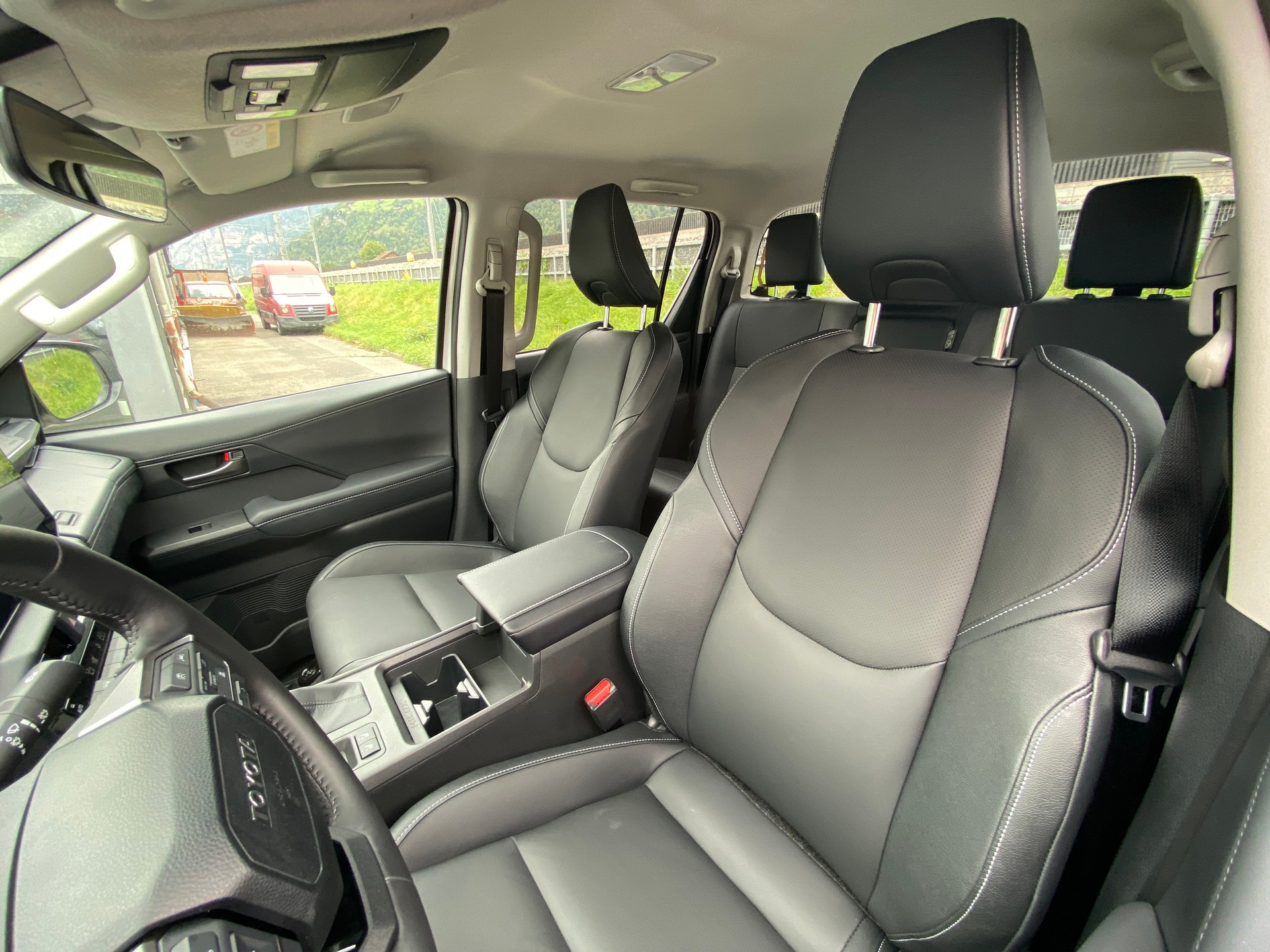 TOYOTA Hilux 2.8d MHEV Style Double Cab 4x4-image-7