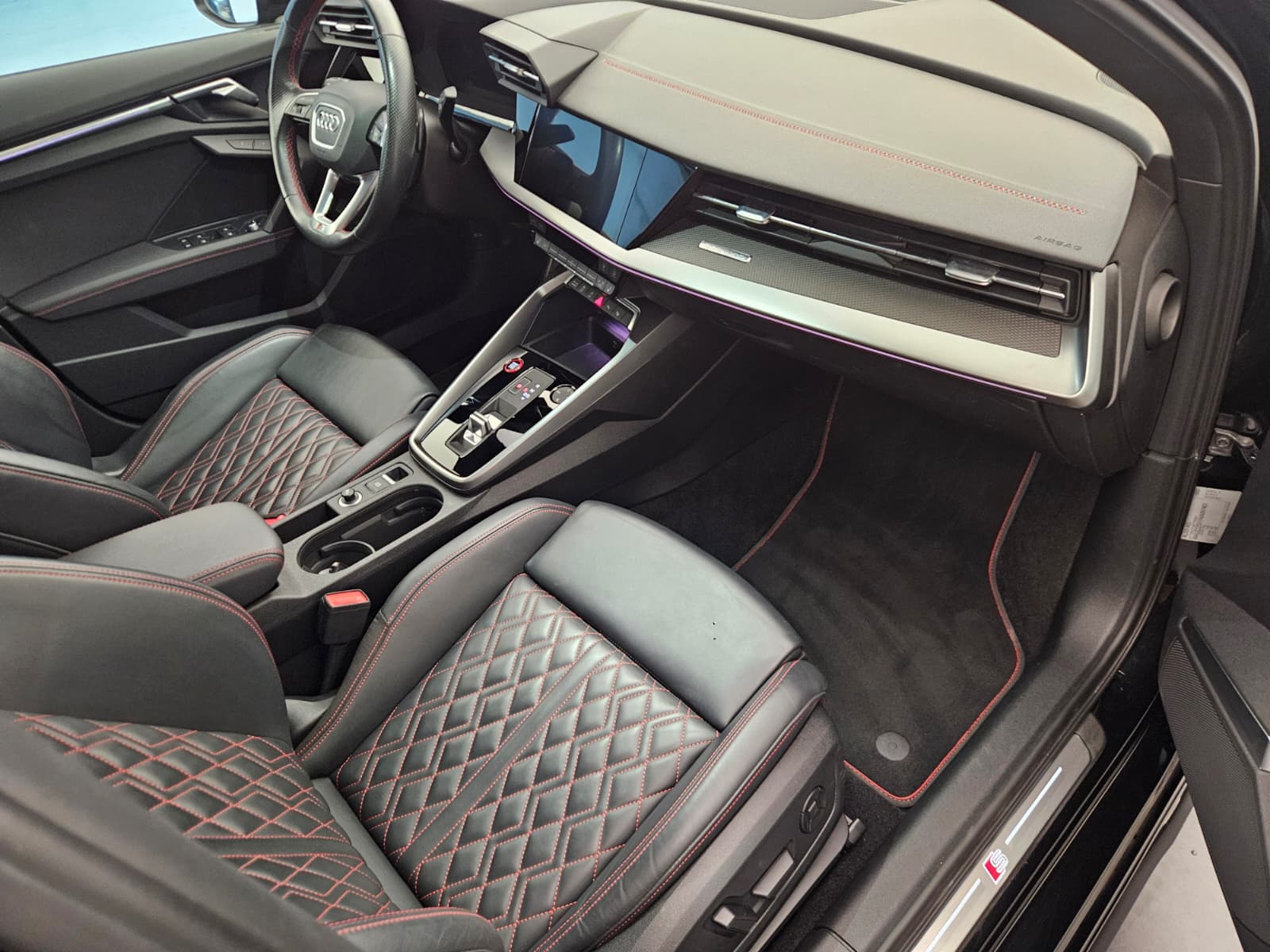 AUDI S3 Sportback 2.0 TFSI quattro S-tronic-image-11