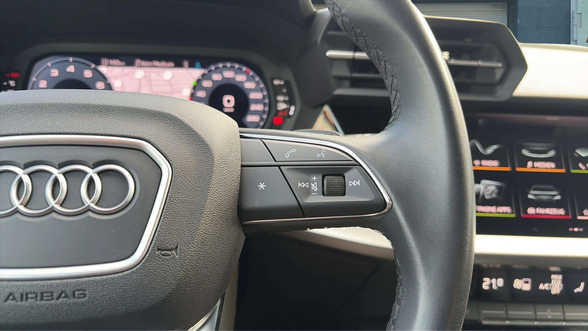 AUDI A3 Sportback 35 TFSI S line S-tronic mit 5J Werksgarantie oder 100000km-image-24