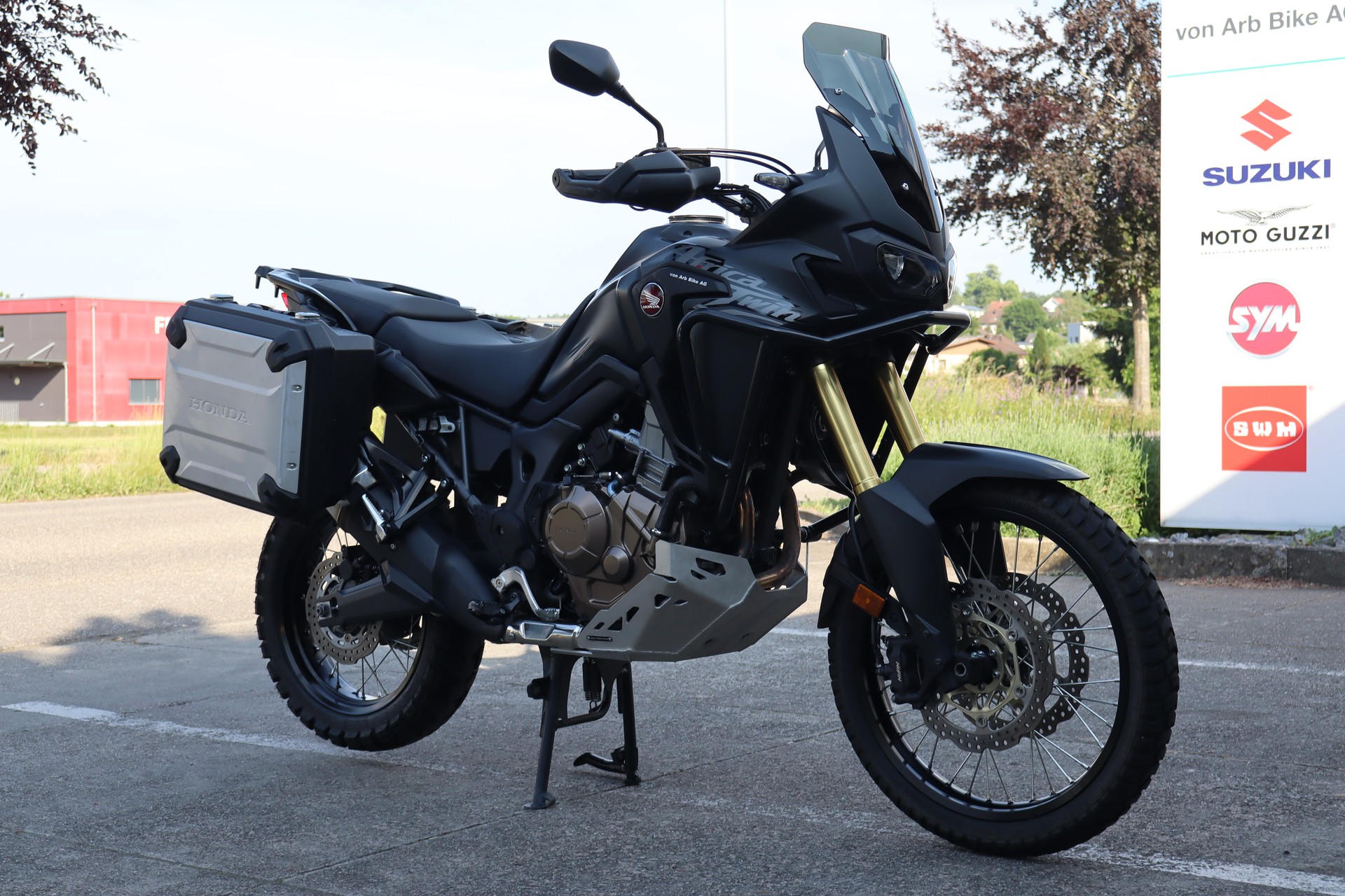 HONDA CRF 1000A Africa Twin-image-1
