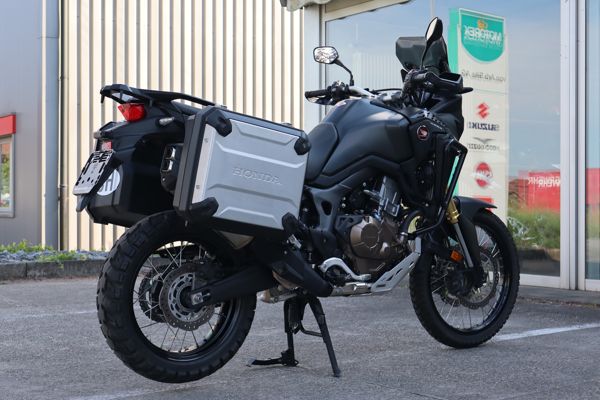 HONDA CRF 1000A Africa Twin-image-2