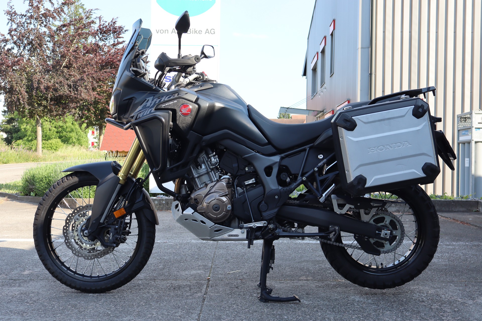 HONDA CRF 1000A Africa Twin-image-3