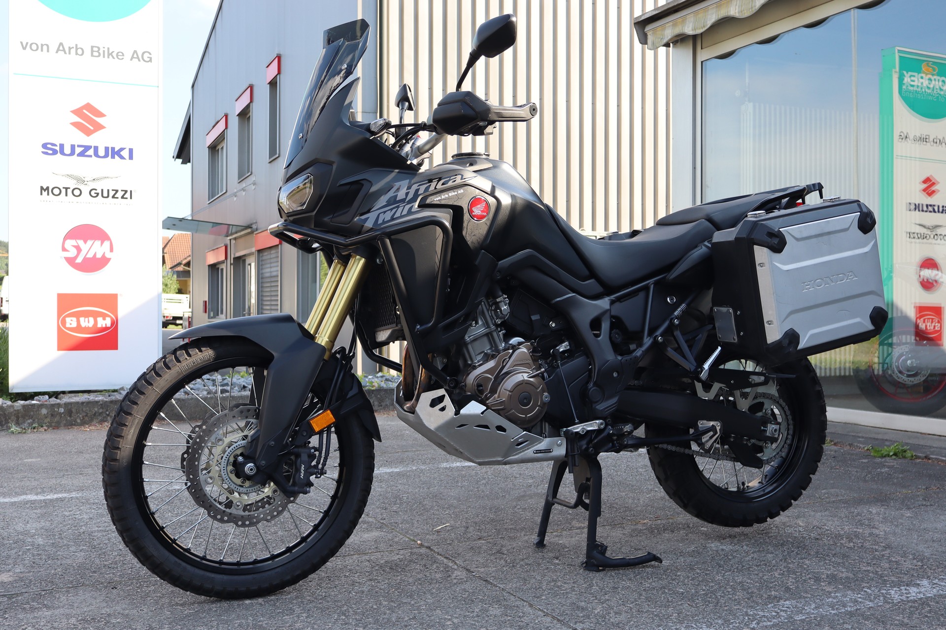HONDA CRF 1000A Africa Twin-image-4