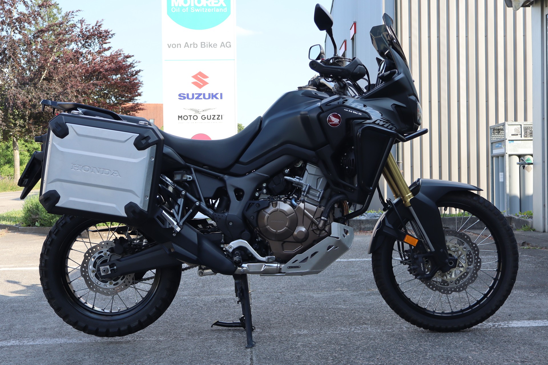 HONDA CRF 1000A Africa Twin-image-0
