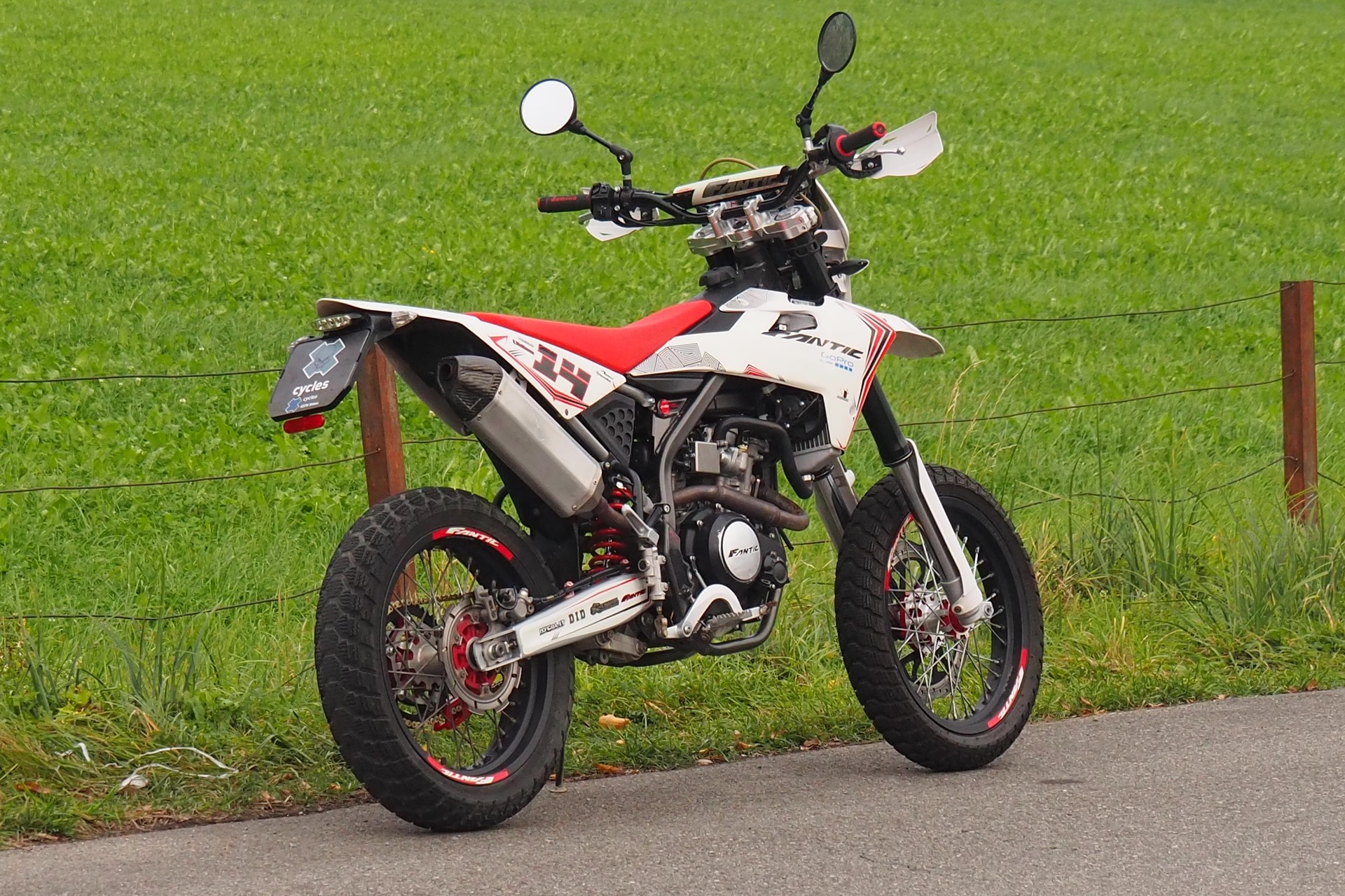 FANTIC Motard 125 Performance-image-4