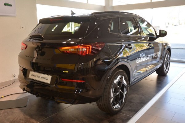 OPEL Grandland Hybrid4 GSe-image-10