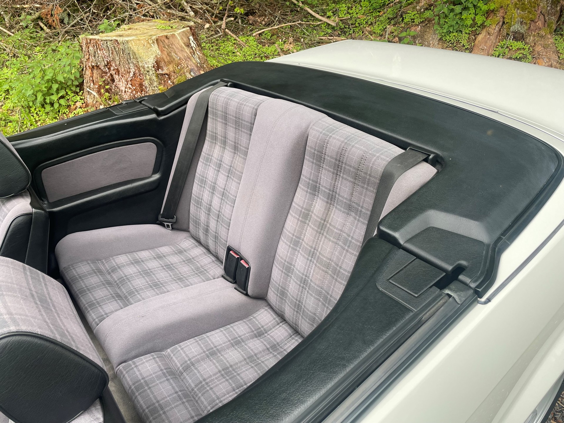 BMW 320i Cabrio-image-5