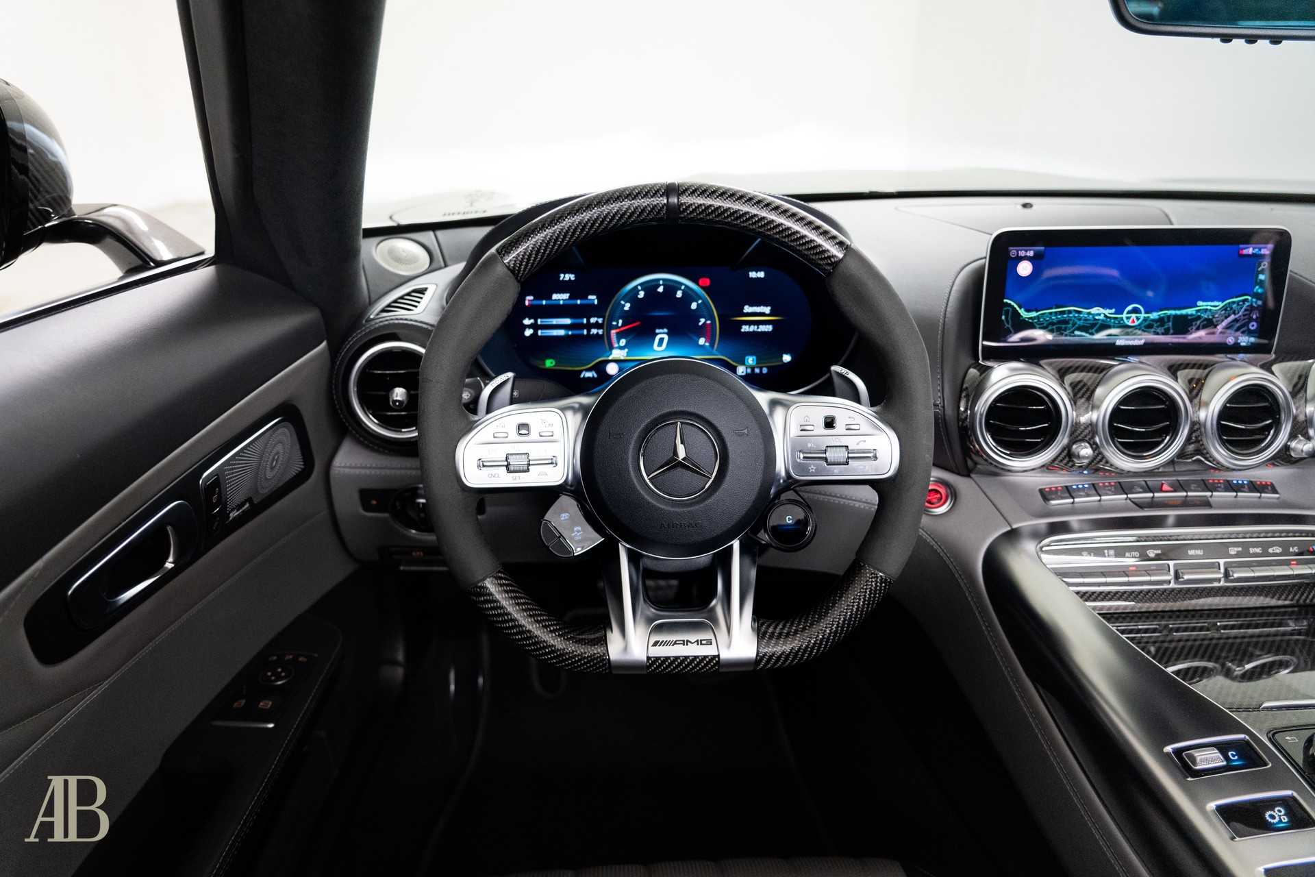 MERCEDES-BENZ AMG GT C Roadster Speedshift DCT-image-12