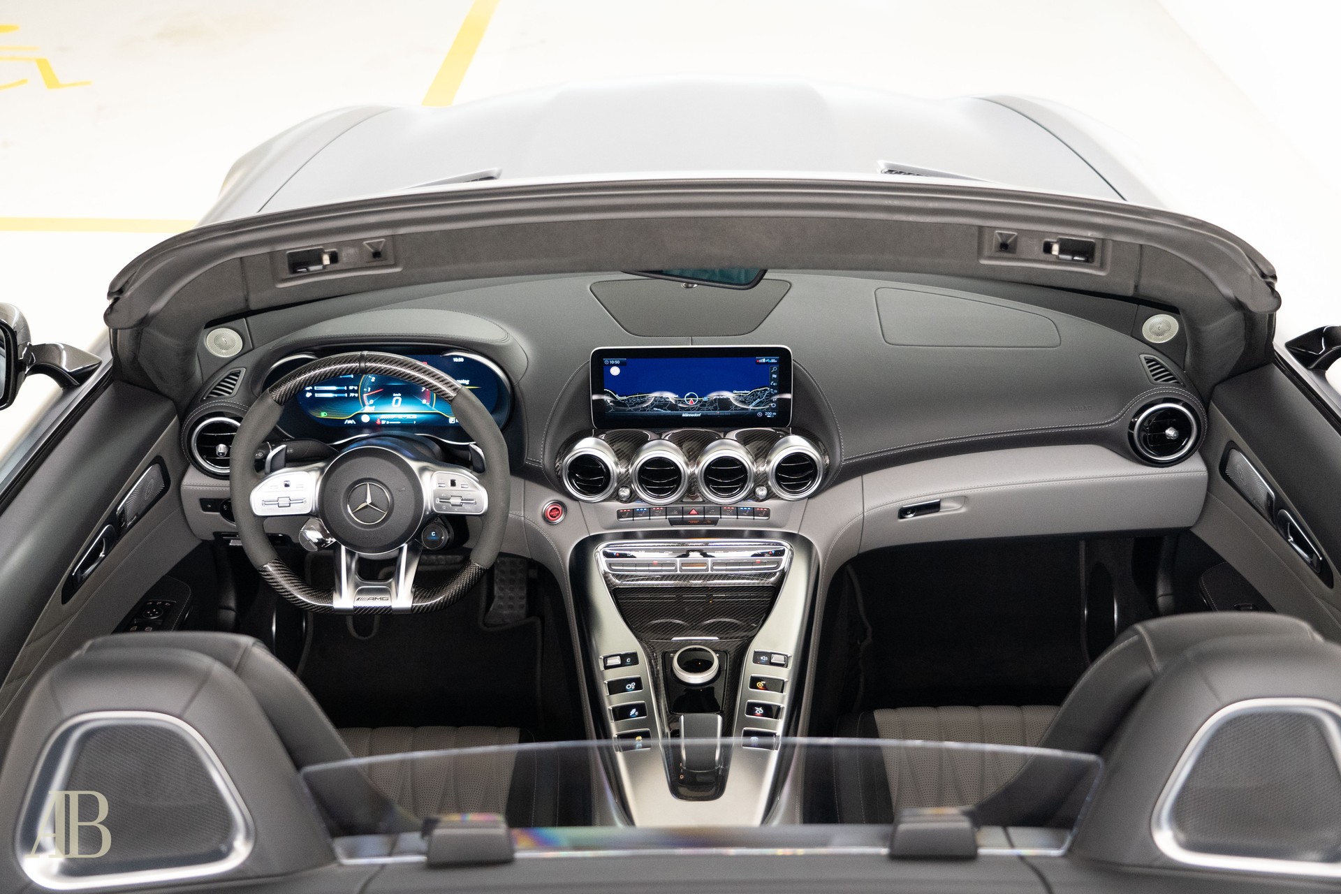 MERCEDES-BENZ AMG GT C Roadster Speedshift DCT-image-14