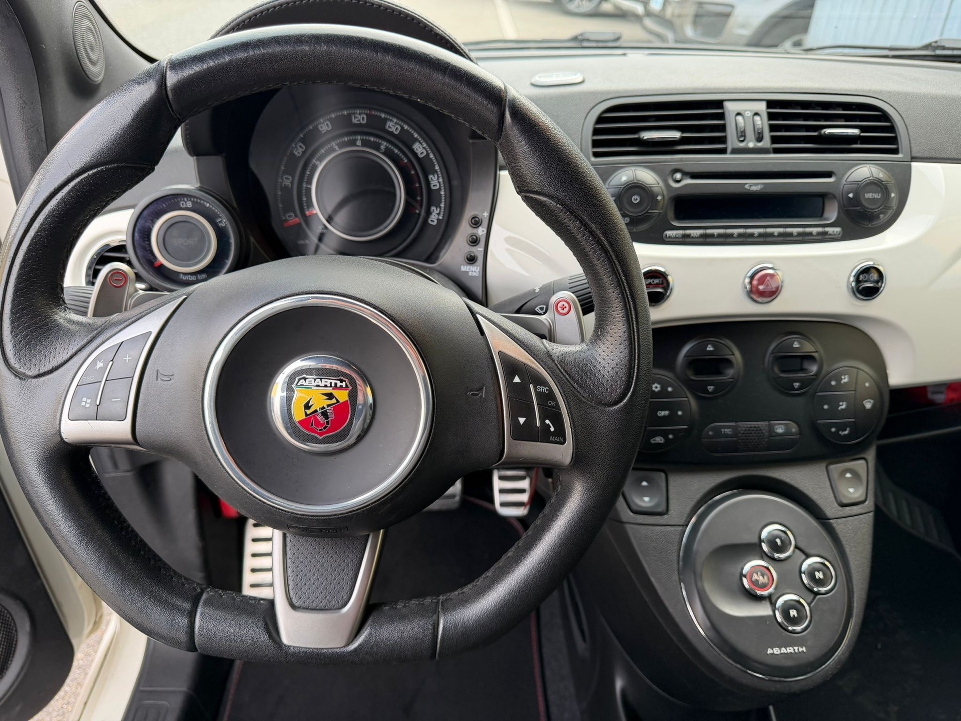 FIAT 500C 1.4 16V Turbo Abarth Dualogic-image-16