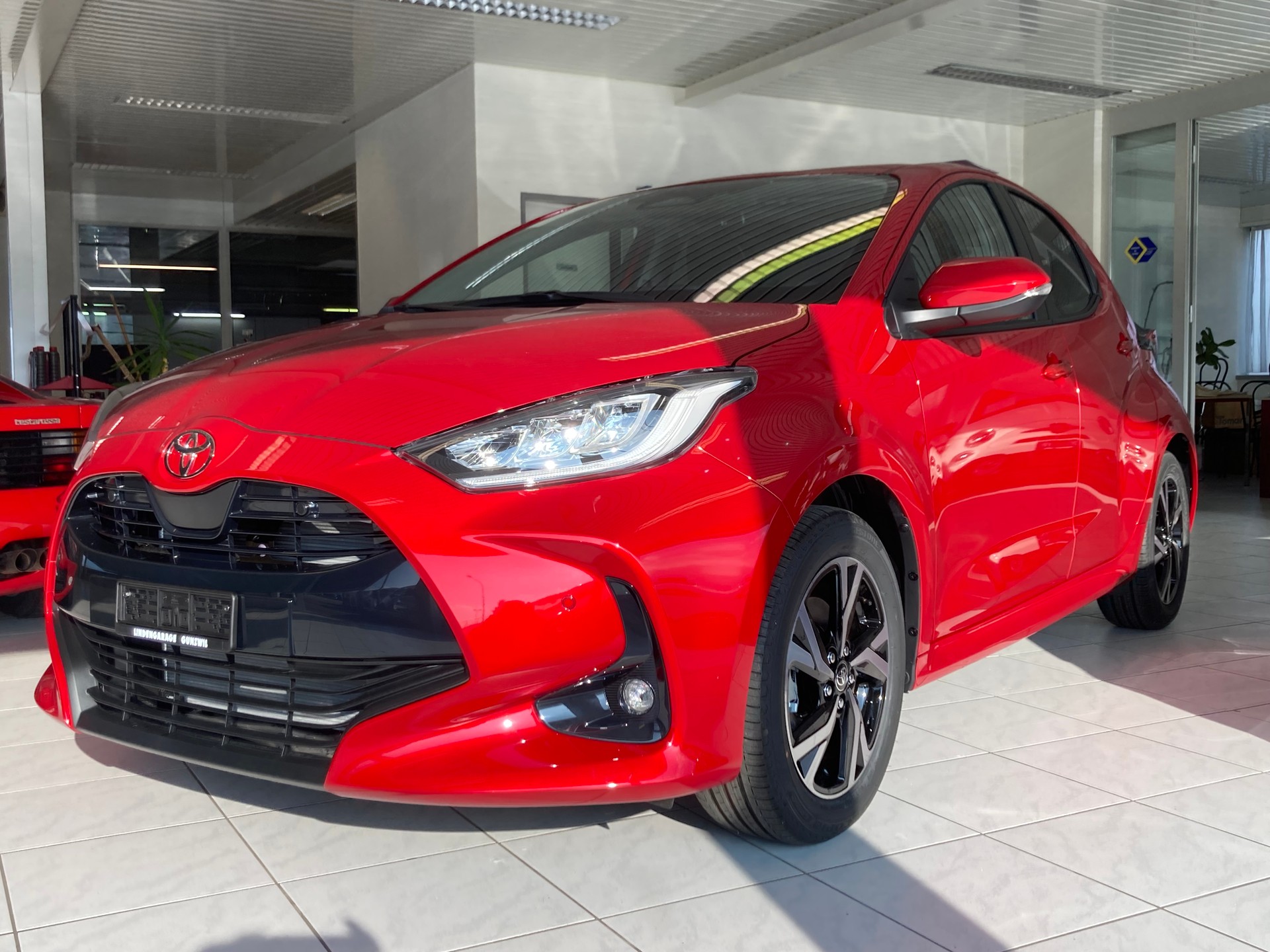 TOYOTA Yaris 1.5 Trend Plus e-CVT-image-3