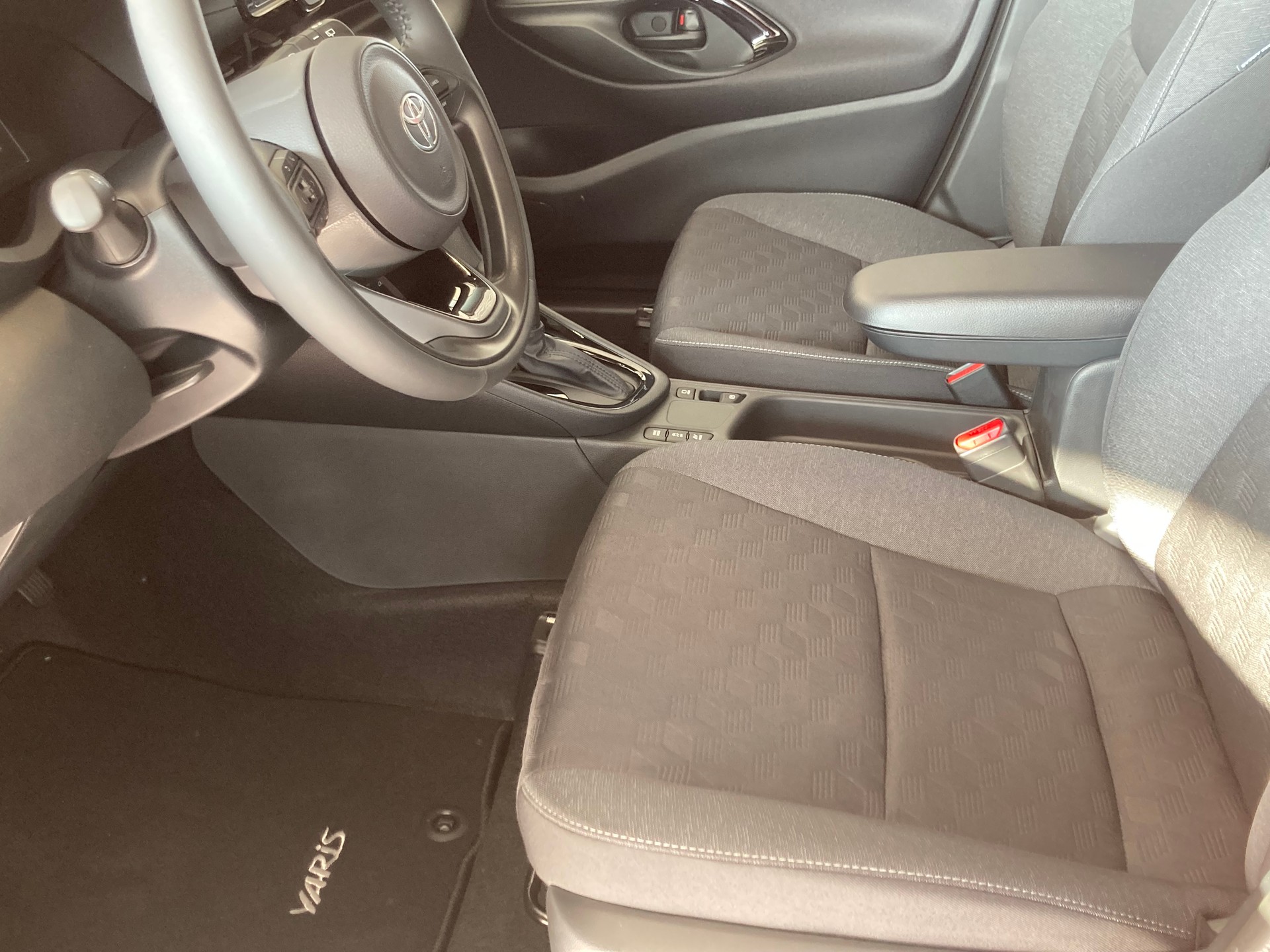TOYOTA Yaris 1.5 Trend Plus e-CVT-image-12