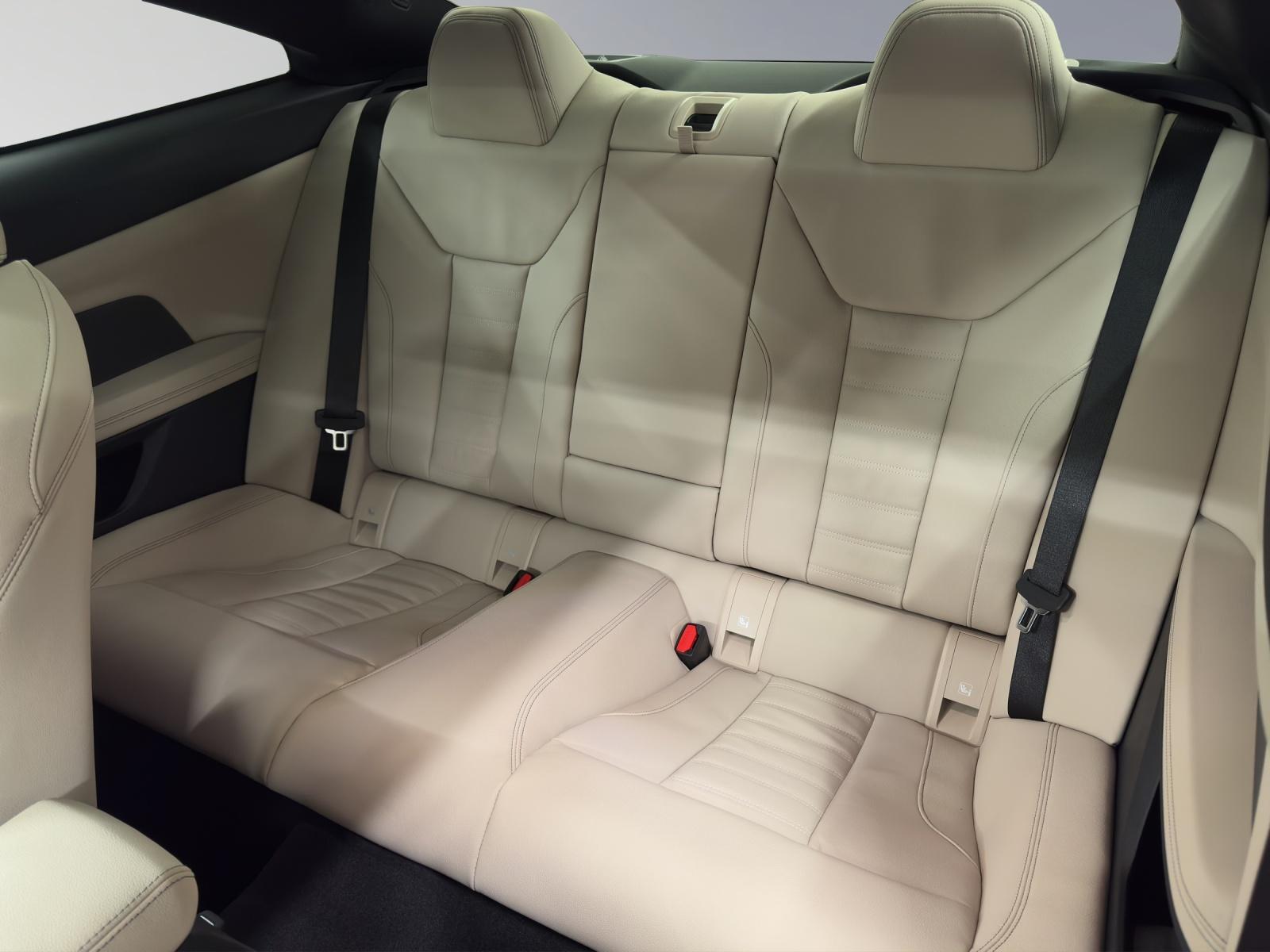 BMW M440i xDrive Coupé-image-11